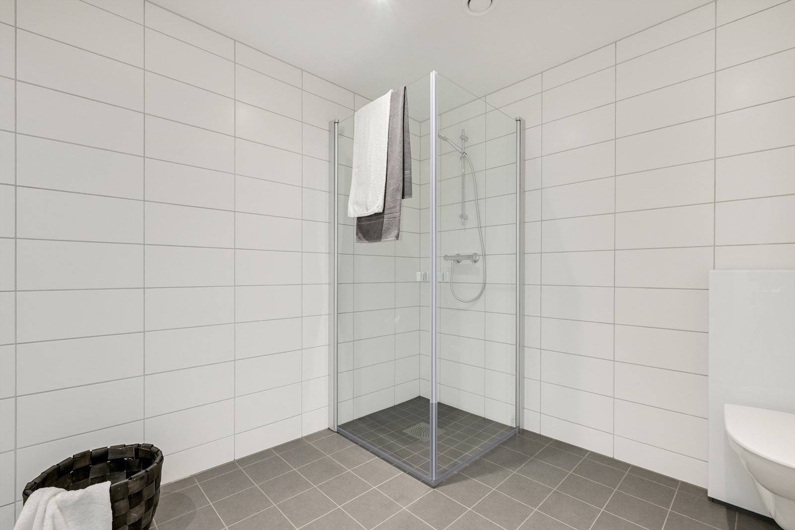 Dusjhjørne i hovedbad. Galleribilde