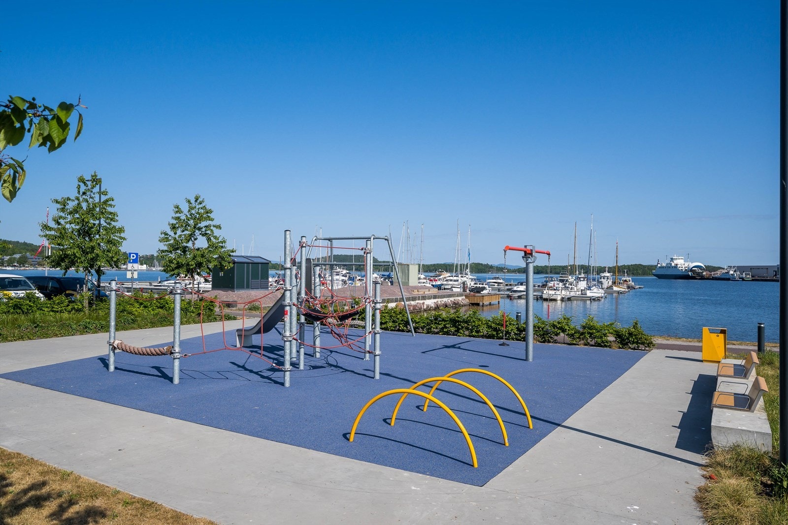 Den flotte Kystparken med aktiviteter og badeplasser ligger langs vannet ved Indre havn. Galleribilde