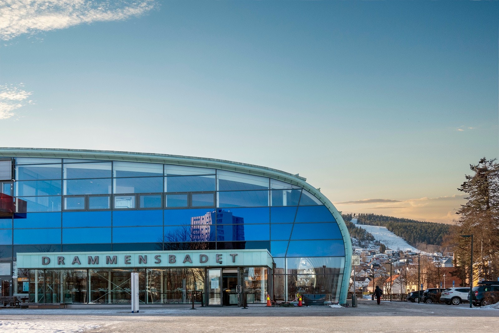 Det er ellers kort vei til Klatreverket, Skateparken, bowlinghall og treningssenter. På Marienlyst finner man Drammensbadet og et flott idrettsanlegg som islegges om vinteren. Galleribilde