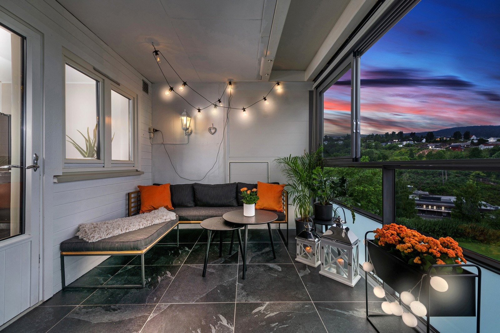 Leiligheten har en innglasset balkong på ca. 12,4 kvm med adkomst fra stue/kjøkken. Galleribilde