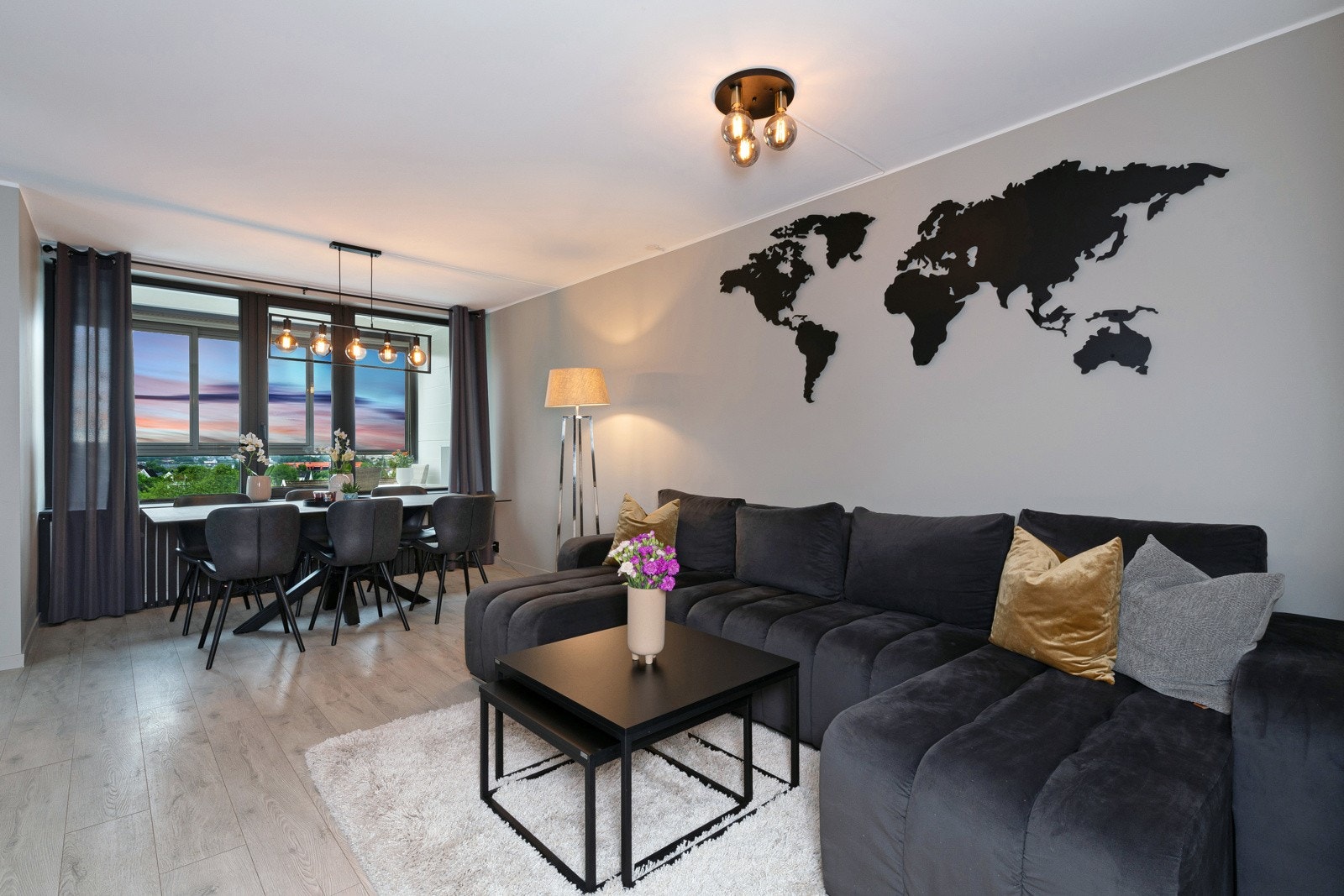 Denne 3-romsen ble oppgradert i 2021/2022, inkludert skifte av kjøkken og fornying av bad. Galleribilde