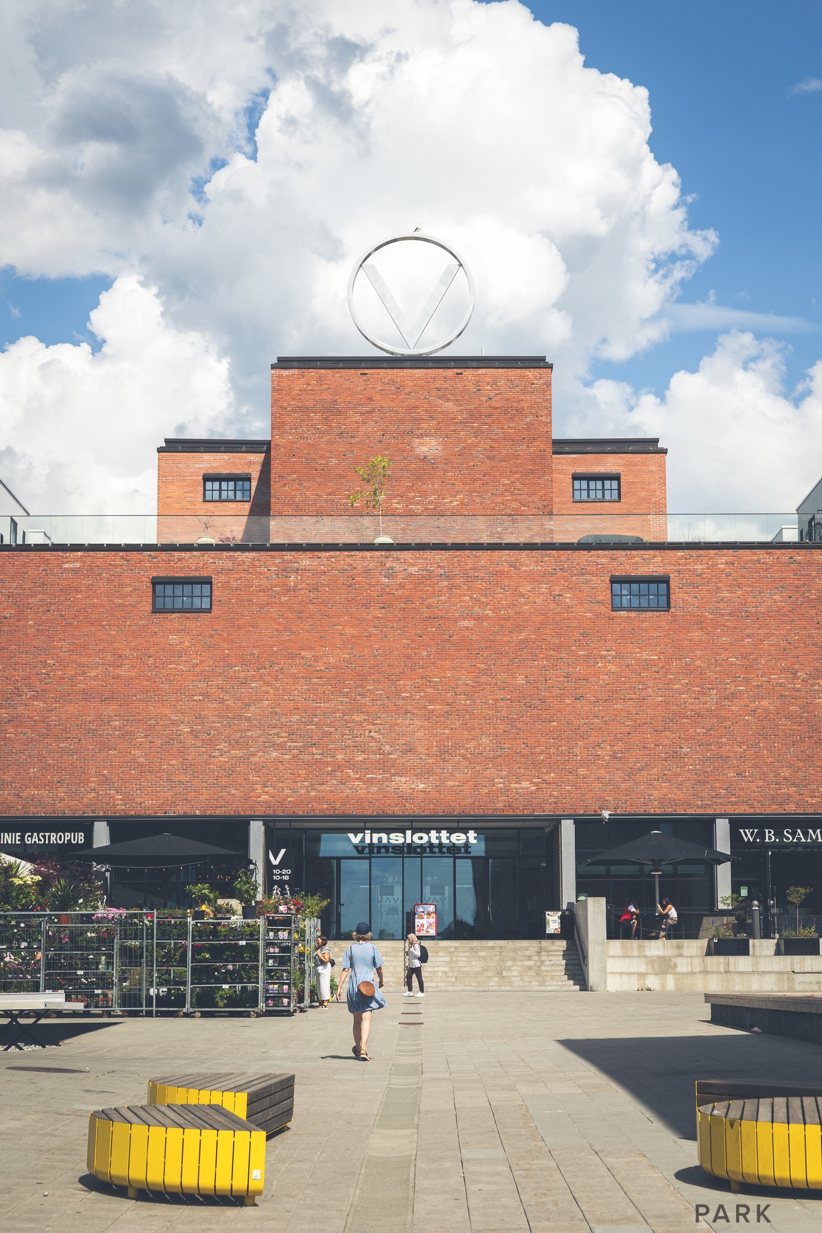 Det unike Vinslottet, som også er et sosialt knutepunkt. Galleribilde