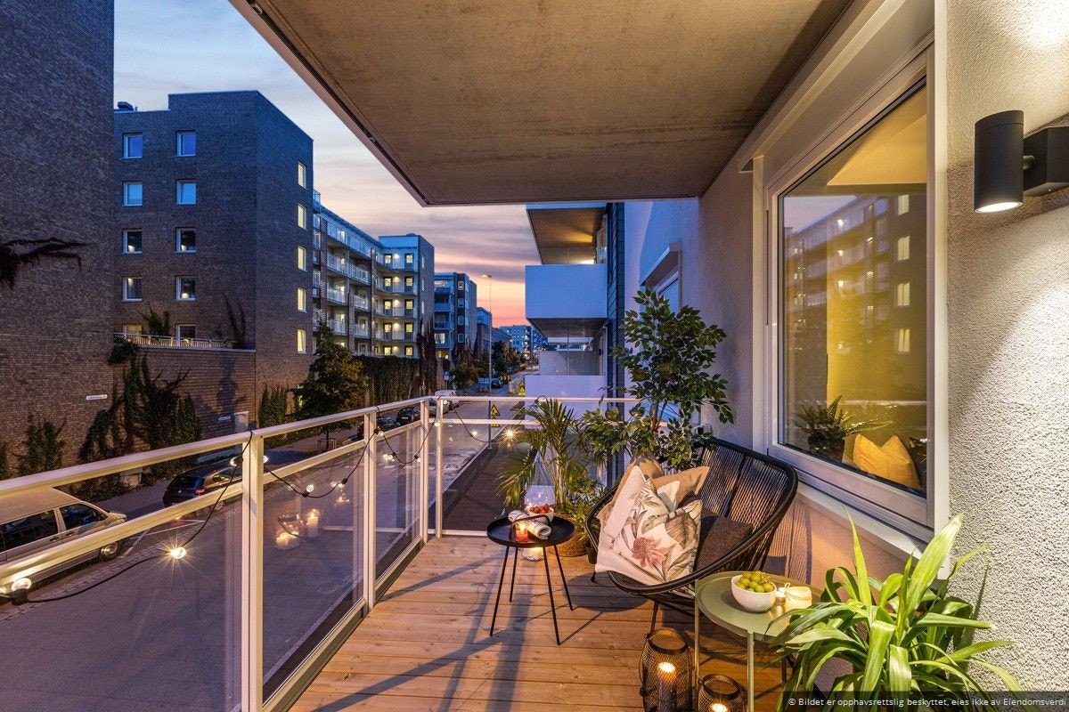 Lekker 4-roms hjørneleilighet med egen utleiedel og balkong. Galleribilde