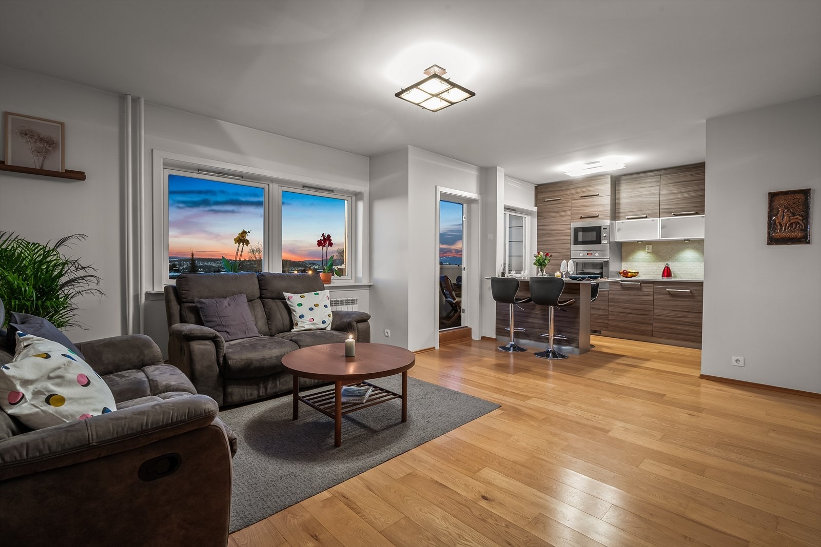 Her kan man flytte rett inn og trives i et familievennlig og populært boligområde på Bøler. Galleribilde