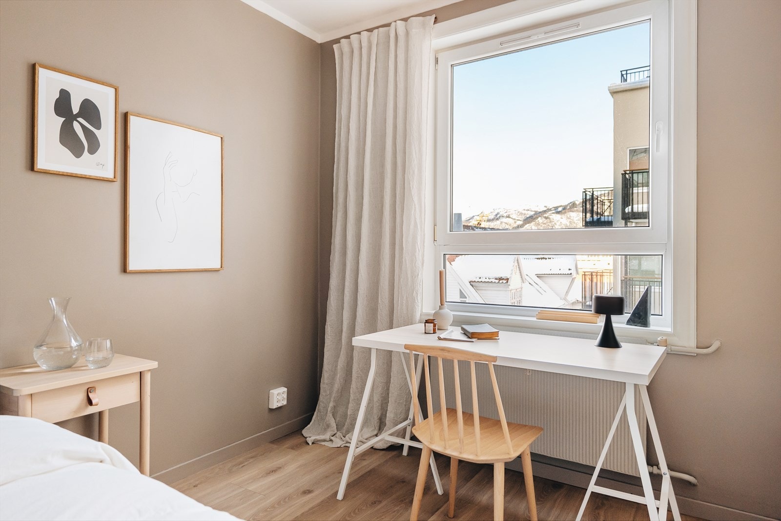- På hovedsoverommet er det god plass til å møblere med dobbeltseng, garderobe og øvrig møblement - Galleribilde