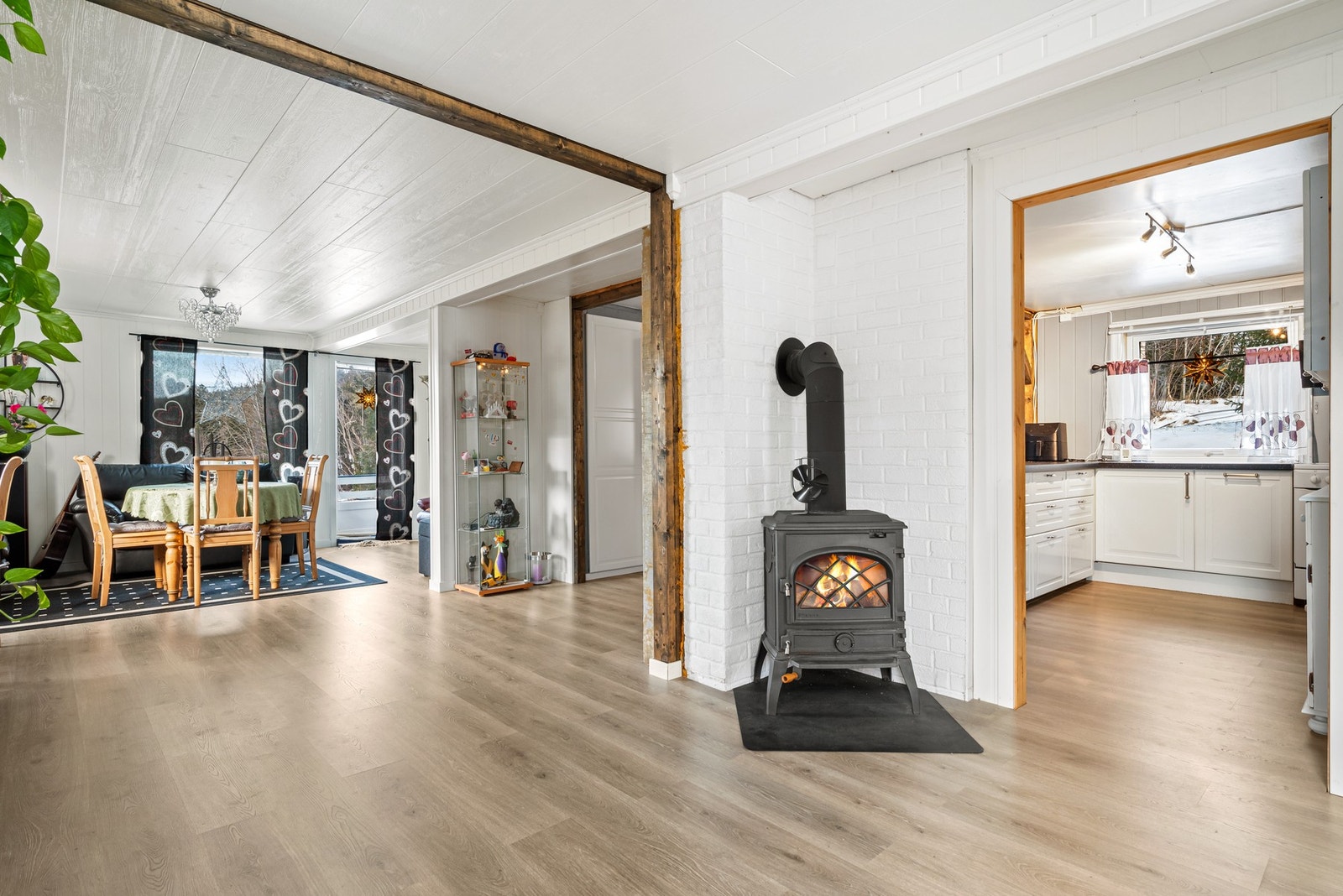 Påfølgende kjøkken på 17 kvm. Galleribilde