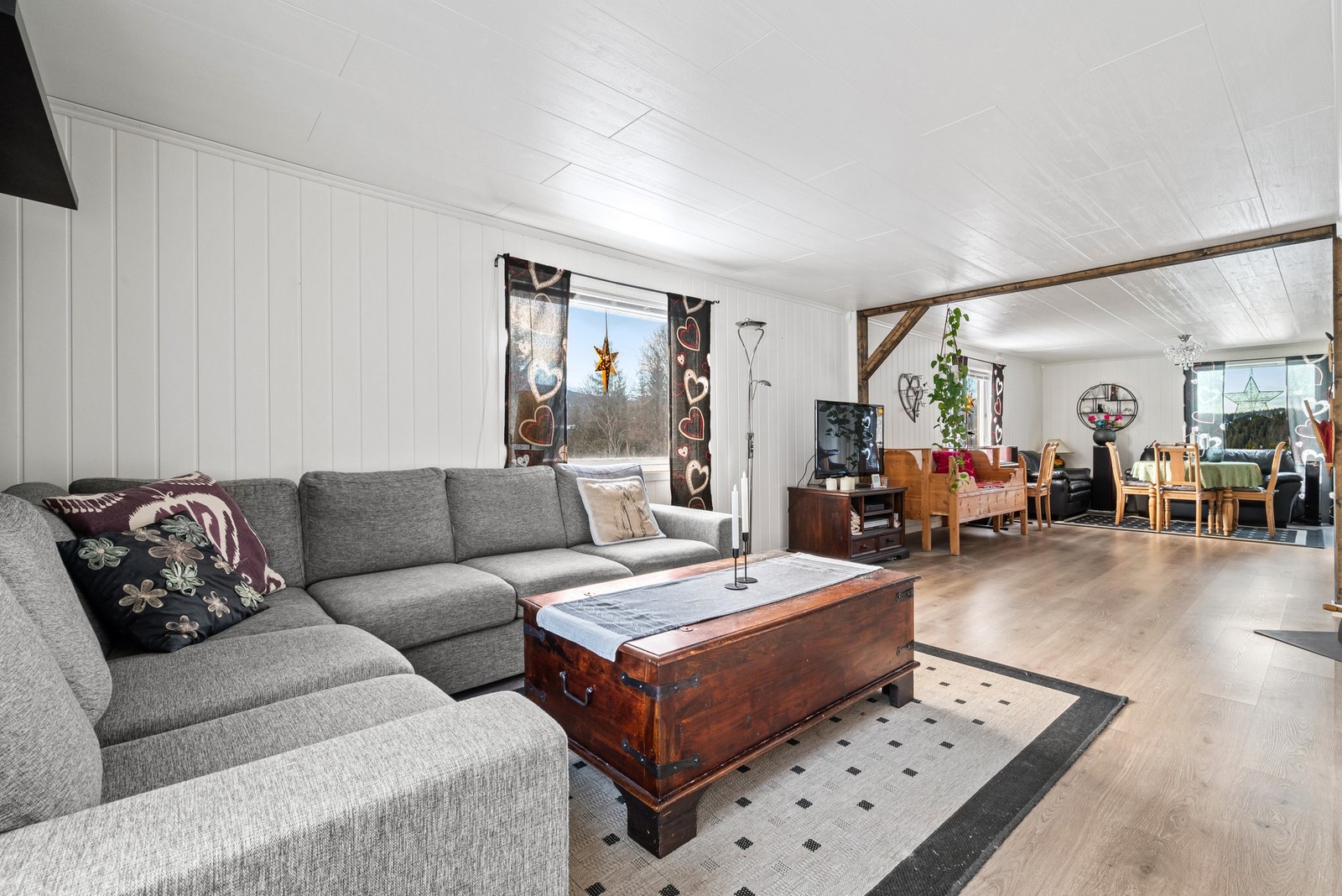 Boligen har en romslig stue på 45,5 kvm. Galleribilde