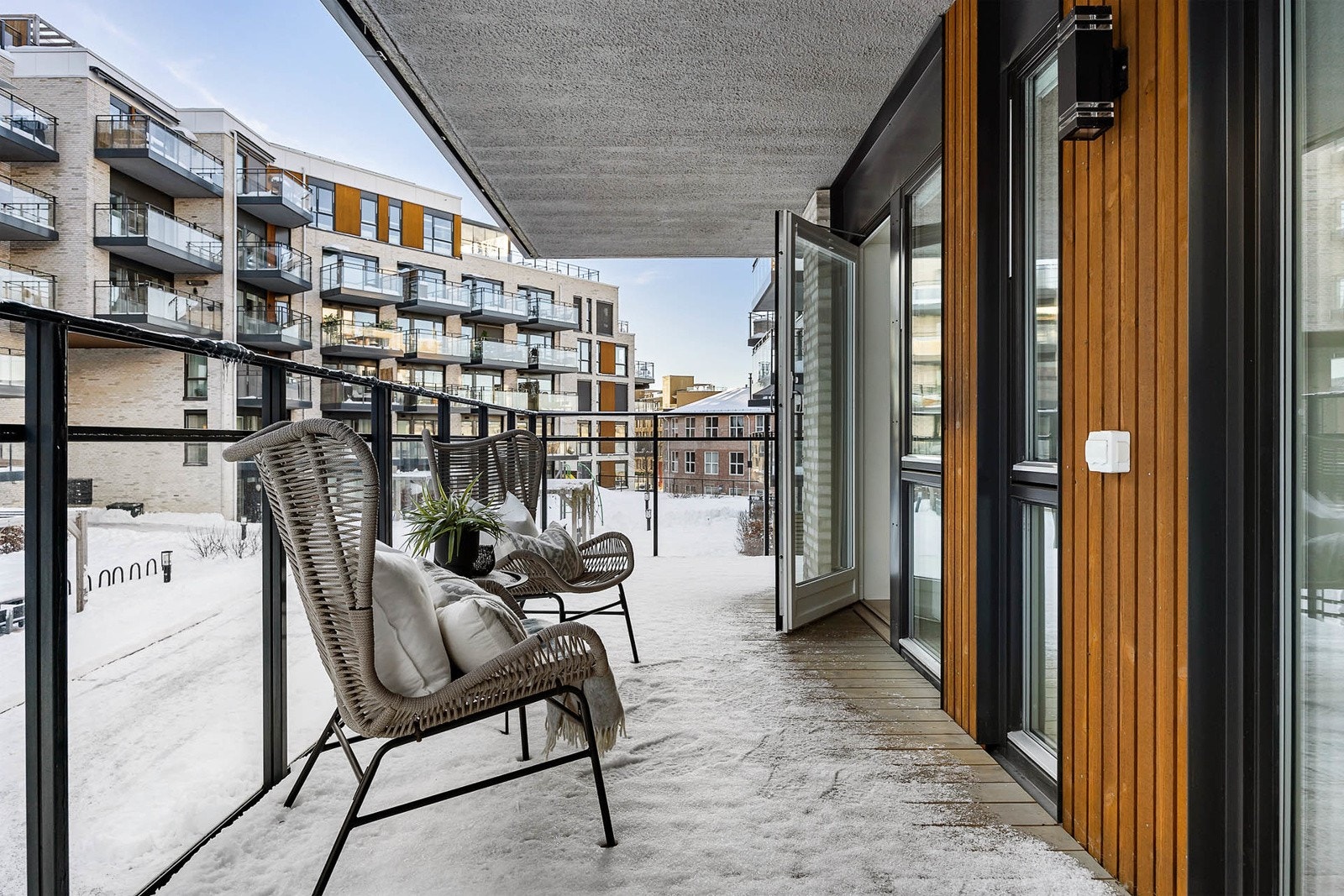 Her er det god plass til å skape en hyggelig sittegruppe, samt god plass til grill. Galleribilde