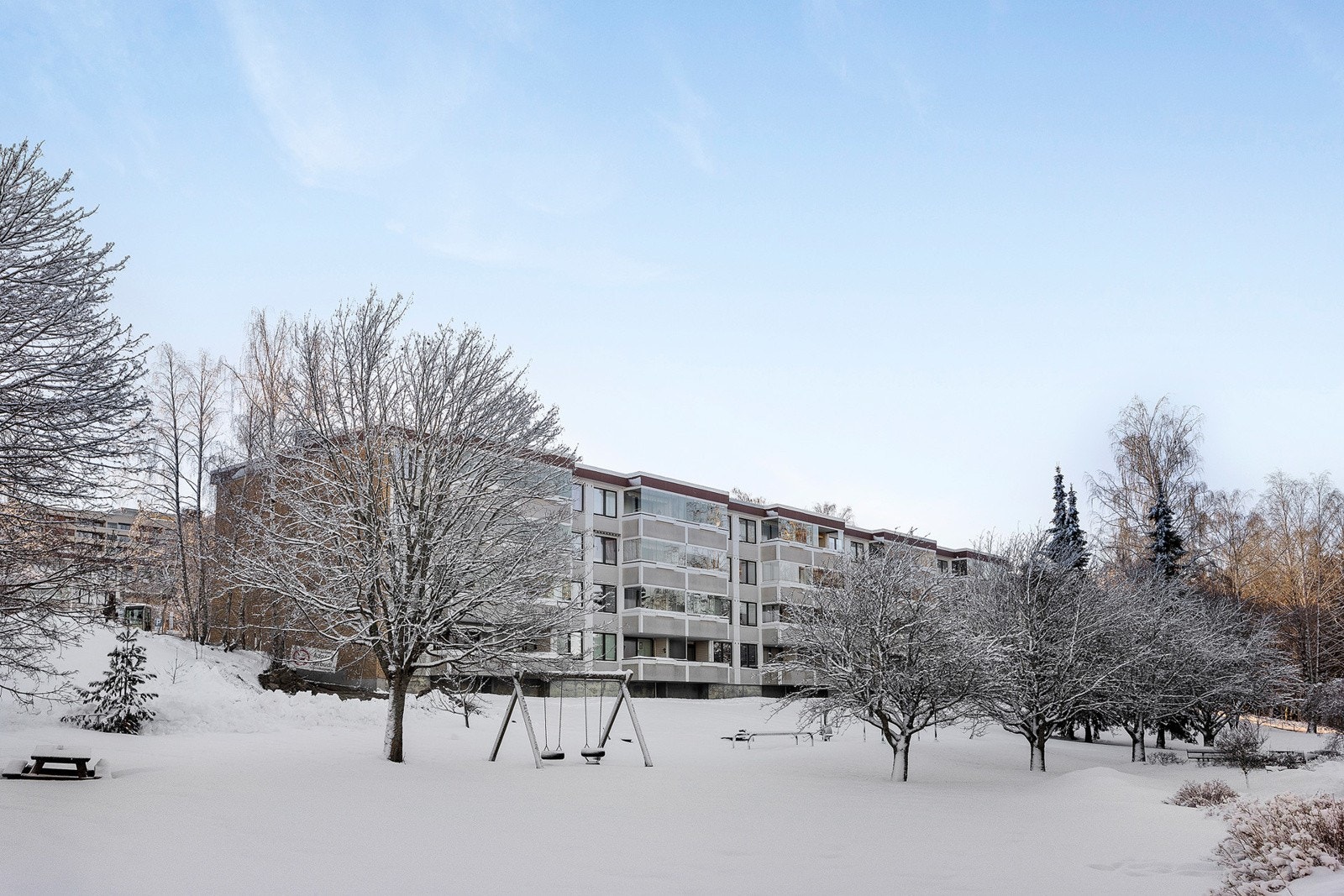 Boligblokk over 3 etasjer, samt underetasje Galleribilde