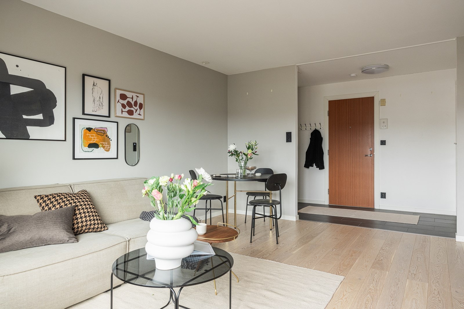 Leiligheten har en svært praktisk planløsning, og oppleves lys og luftig med godt lysinnslipp. Galleribilde