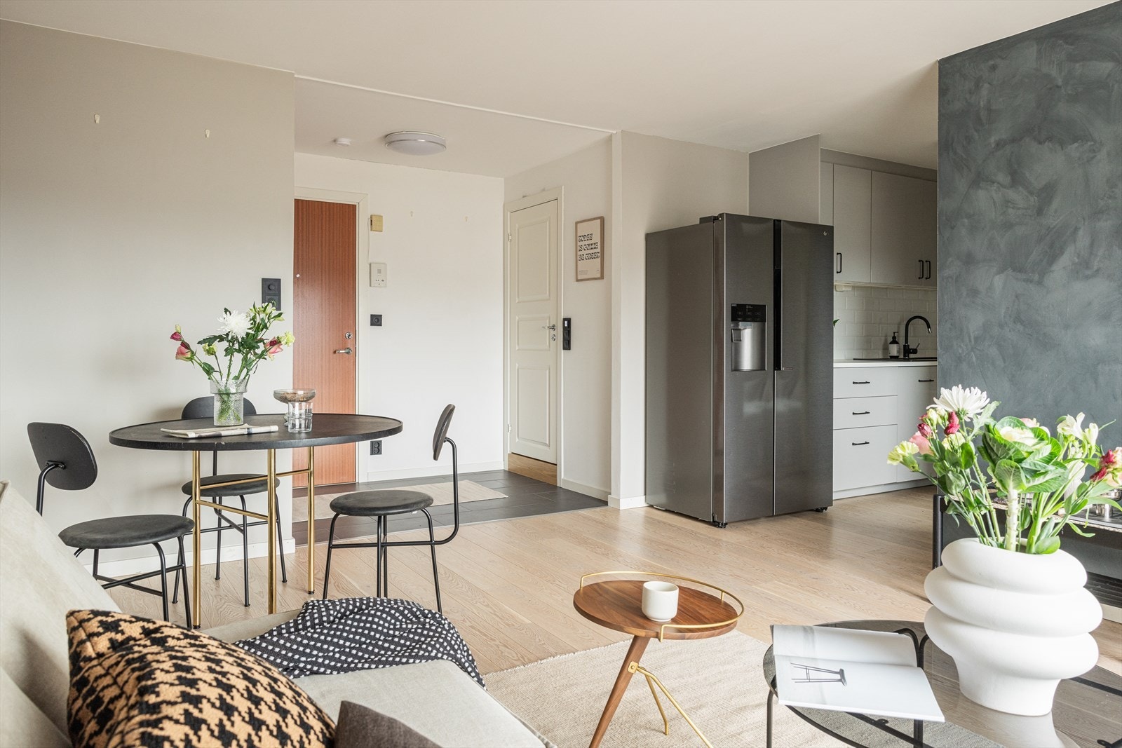 God plass til spisebord i tilknytning til kjøkkenet. Galleribilde