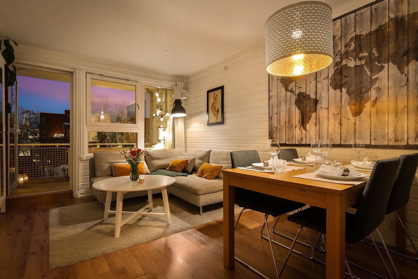 Dette er en romslig og gjennomgående 3-roms leilighet med balkong i rolige omgivelser på Vålerenga. Galleribilde