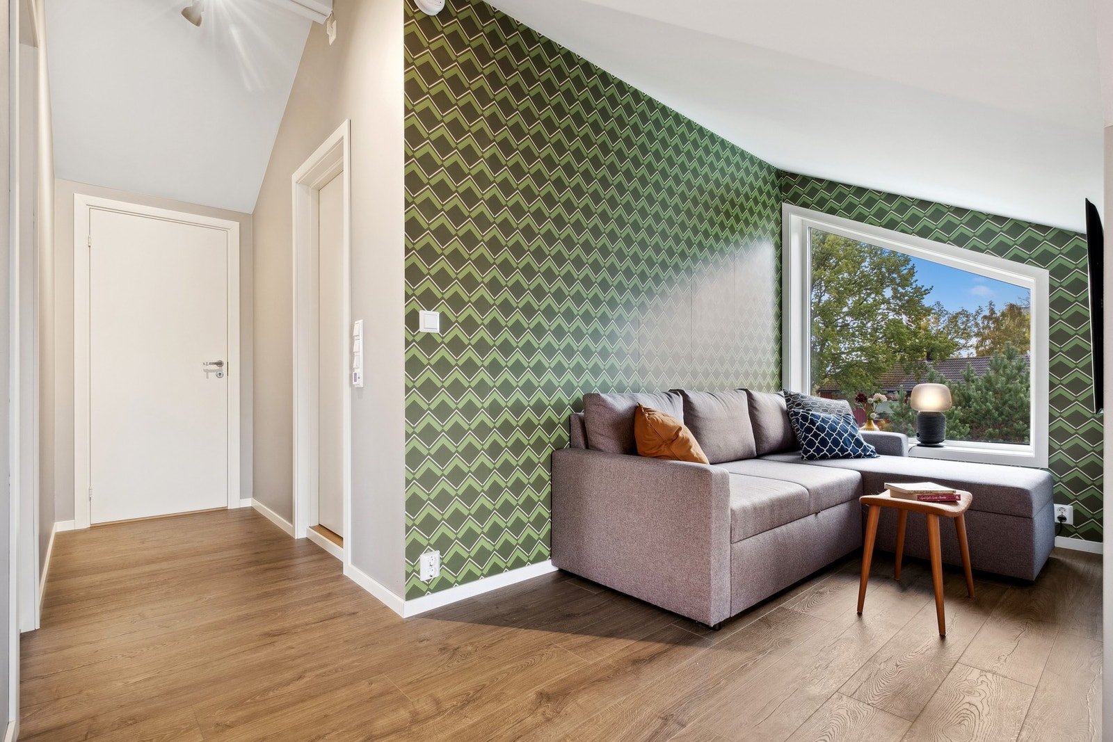 Her også, store vindusposter som gir rikelig med naturlig lysinnslipp. Galleribilde