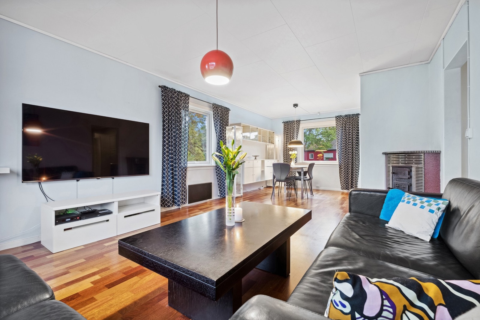 Boligen har en svært god planløsning, noe som både gjør den lett å møblere samt praktisk å bebo. Galleribilde