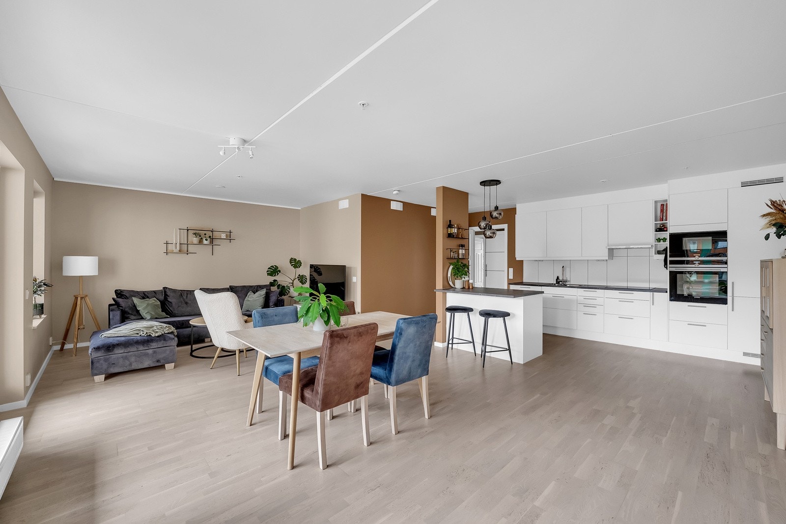 Velkommen til Losbyveien 1 som er en lekker leilighet med sentral beliggenhet på Lørenskog. Galleribilde