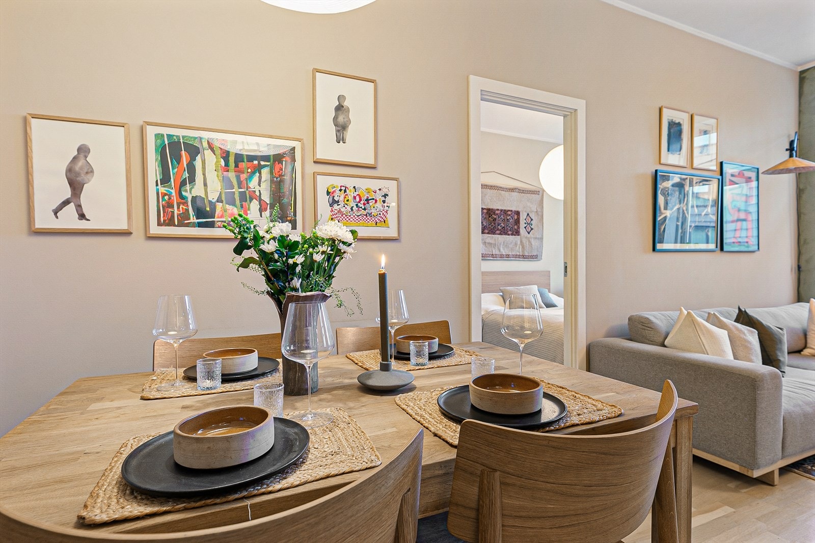 Fra stuen er det adkomst til begge soverommene. Galleribilde