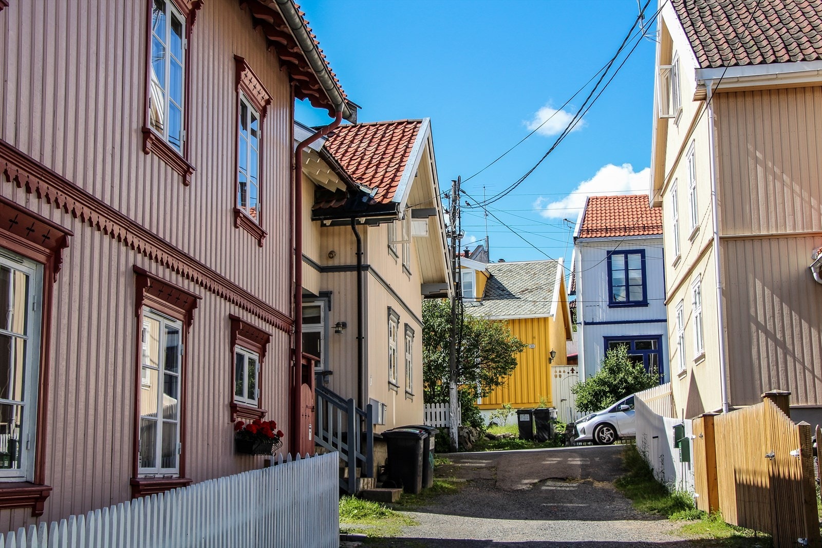 Et av byens mest sjarmerende områder ligger få minutters gange unna leiligheten - Rodeløkka er et vakkert og idyllisk boligområde med masse sjarm. Det er ikke nok å bare se området, det må også oppleves. Galleribilde