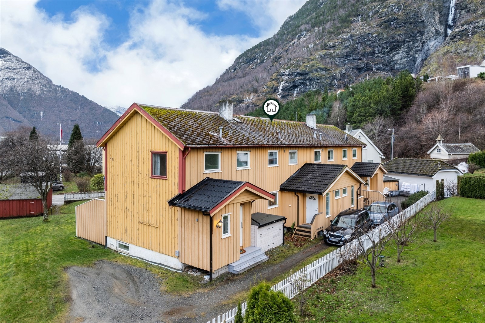 Leilegheita blei påbygd ved inngangspartiet i 2009 til fordel for eit ekstra bad/vaskerom. Galleribilde