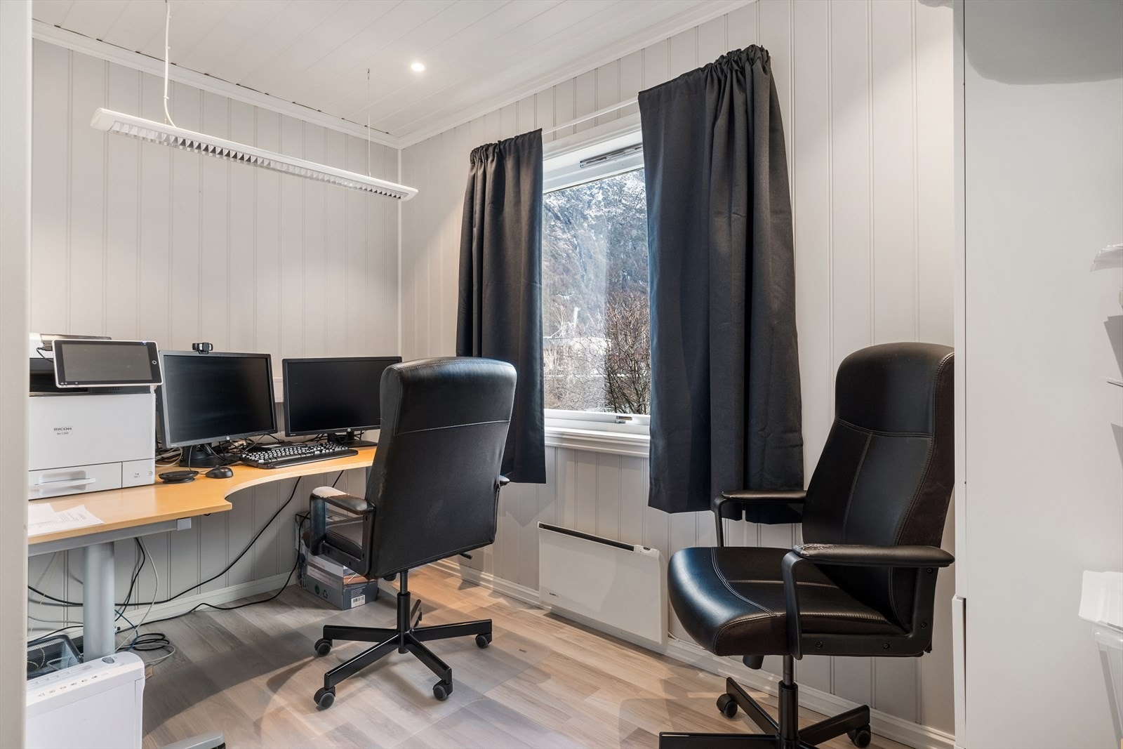 Soverom som blir nytta som kontor idag. Galleribilde