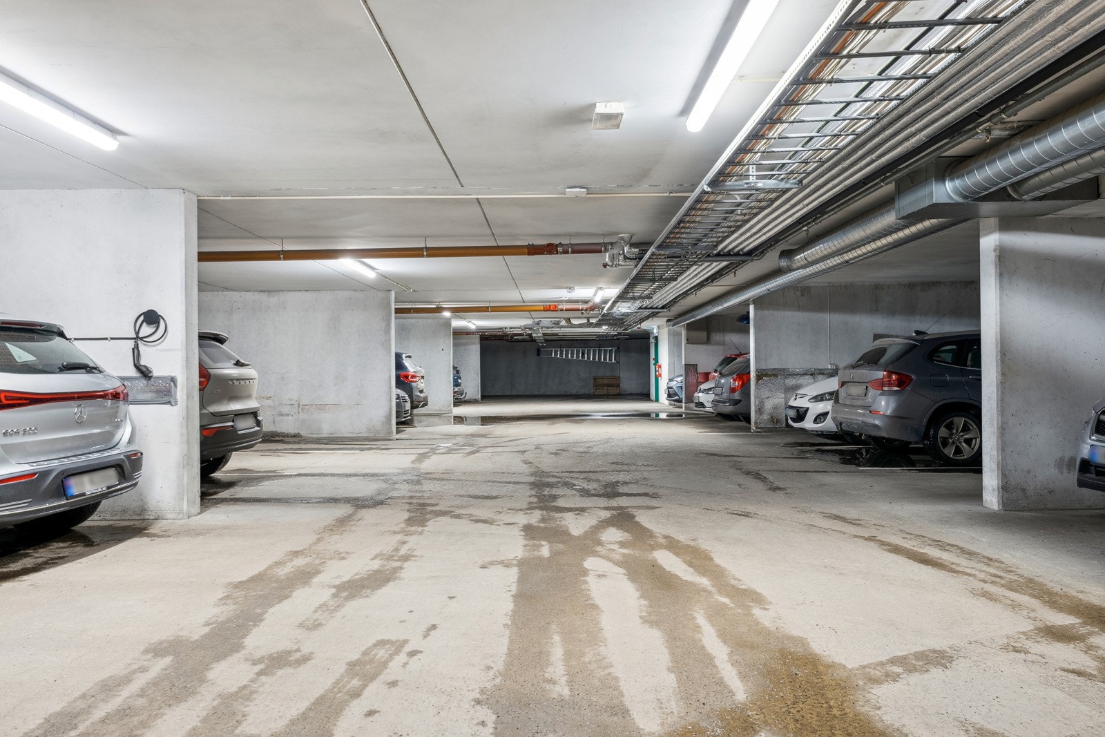 Det medfølger garasjeplass med mulighet for lader Galleribilde