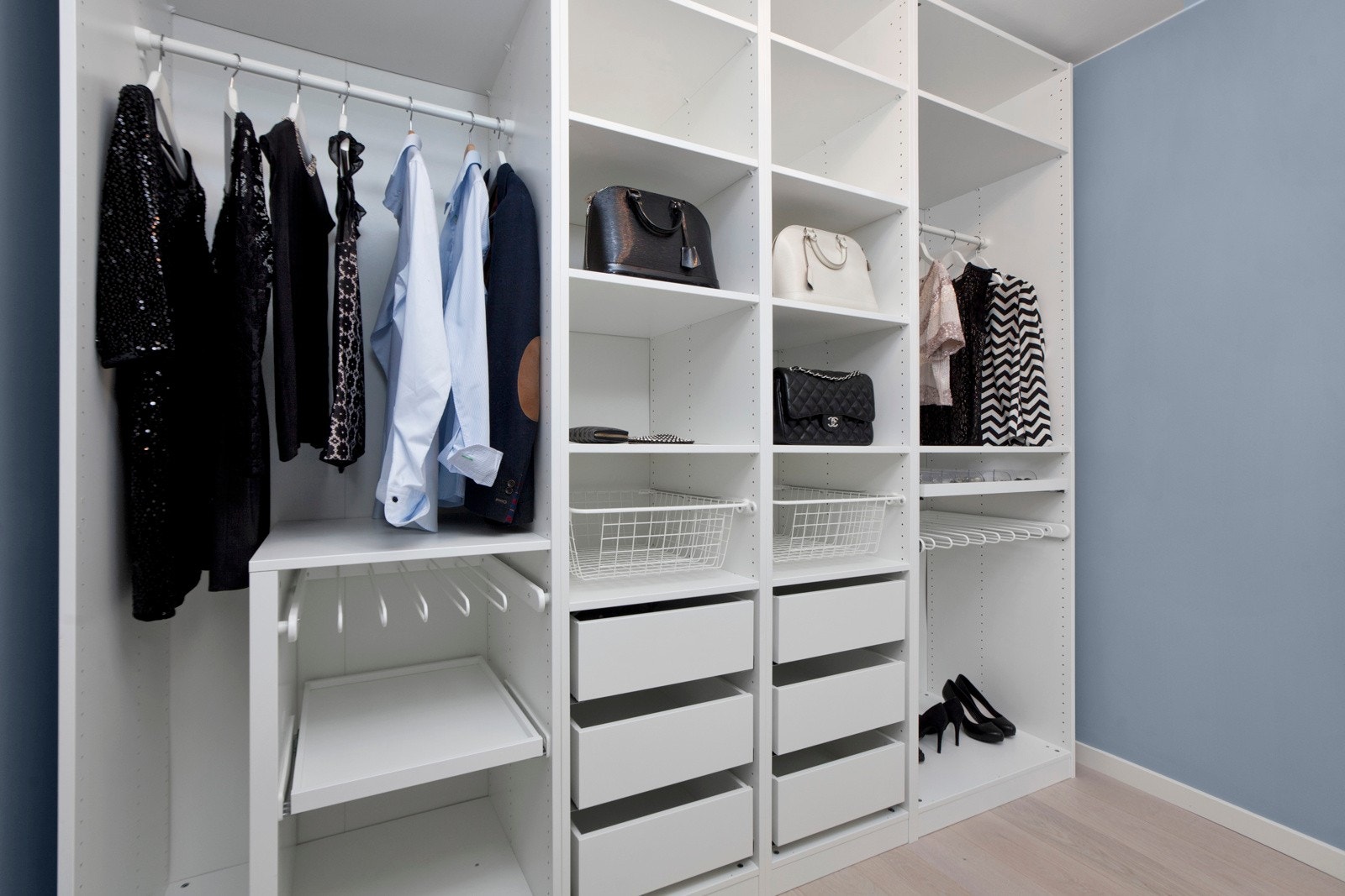 Praktisk walk-in med plass til stor garderobeinnredning. Galleribilde