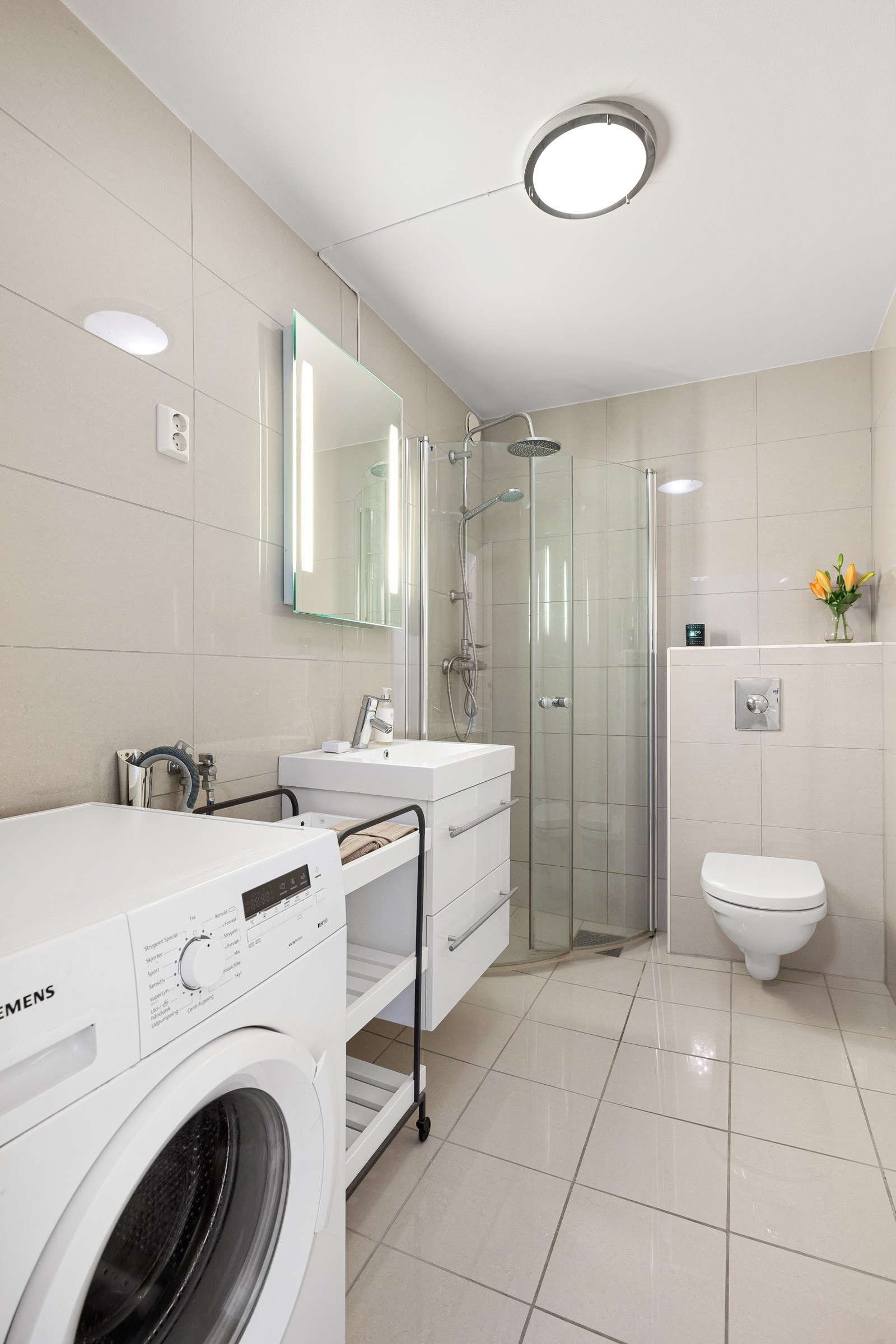 Leiligheten inkl. baderom ble overflateoppusset i 2014 og har gjennomgående god standard. Galleribilde