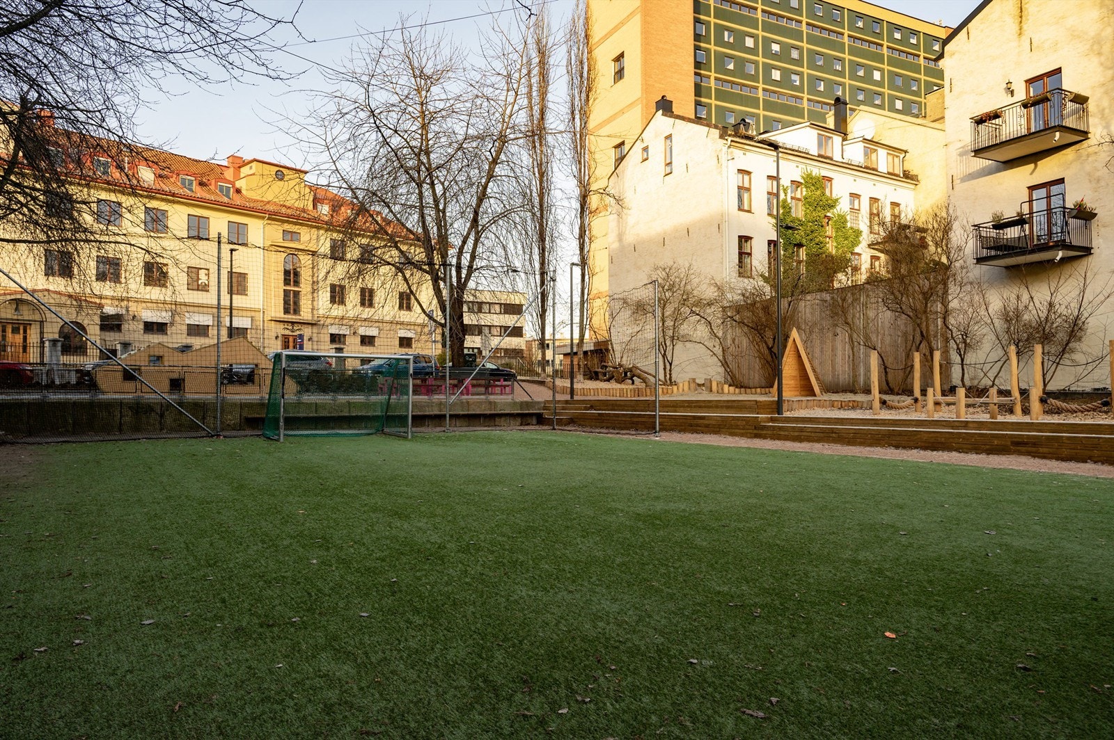 For den aktive kan området by på flere muligheter med blant annet Fresh Fitness Grønland, Tøyen Fitness og treningssenter samt Sverresgate park balløkke. Galleribilde