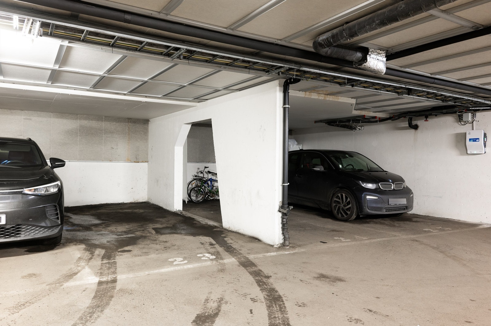 Leiligheten har tinglyst bruksrett til garasjeplass i realsameie Galleribilde