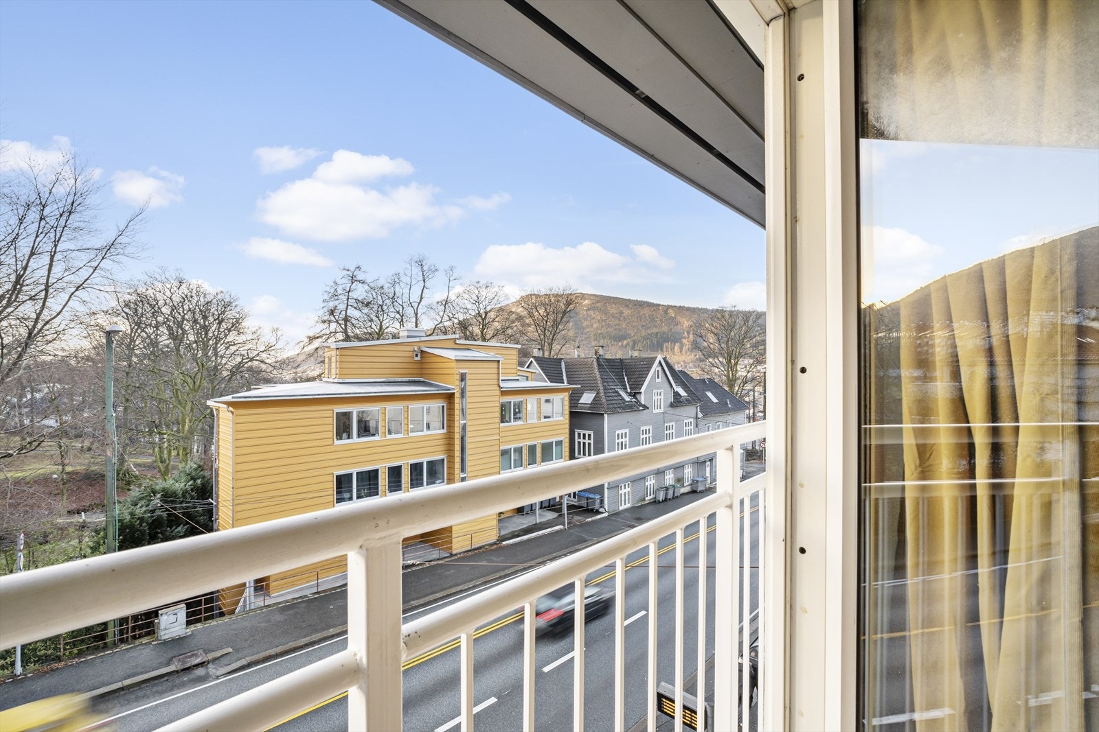 Buss stopp like ved. Ca. 5 minutters gange til Haukeland sykehus Galleribilde