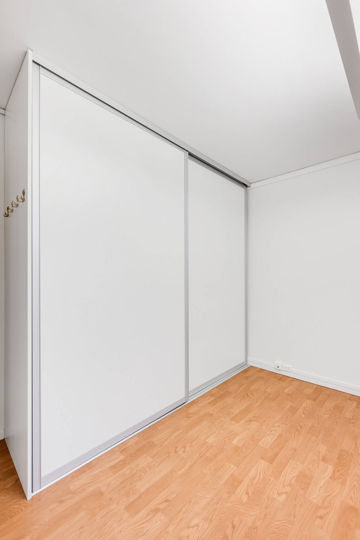 Godt med skapplass på soverommet Galleribilde