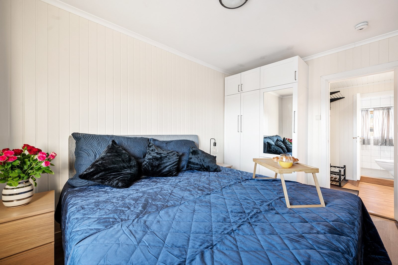 - Hovedsoverommet har plass til garderobeskap og godt med lys innslipp - Galleribilde