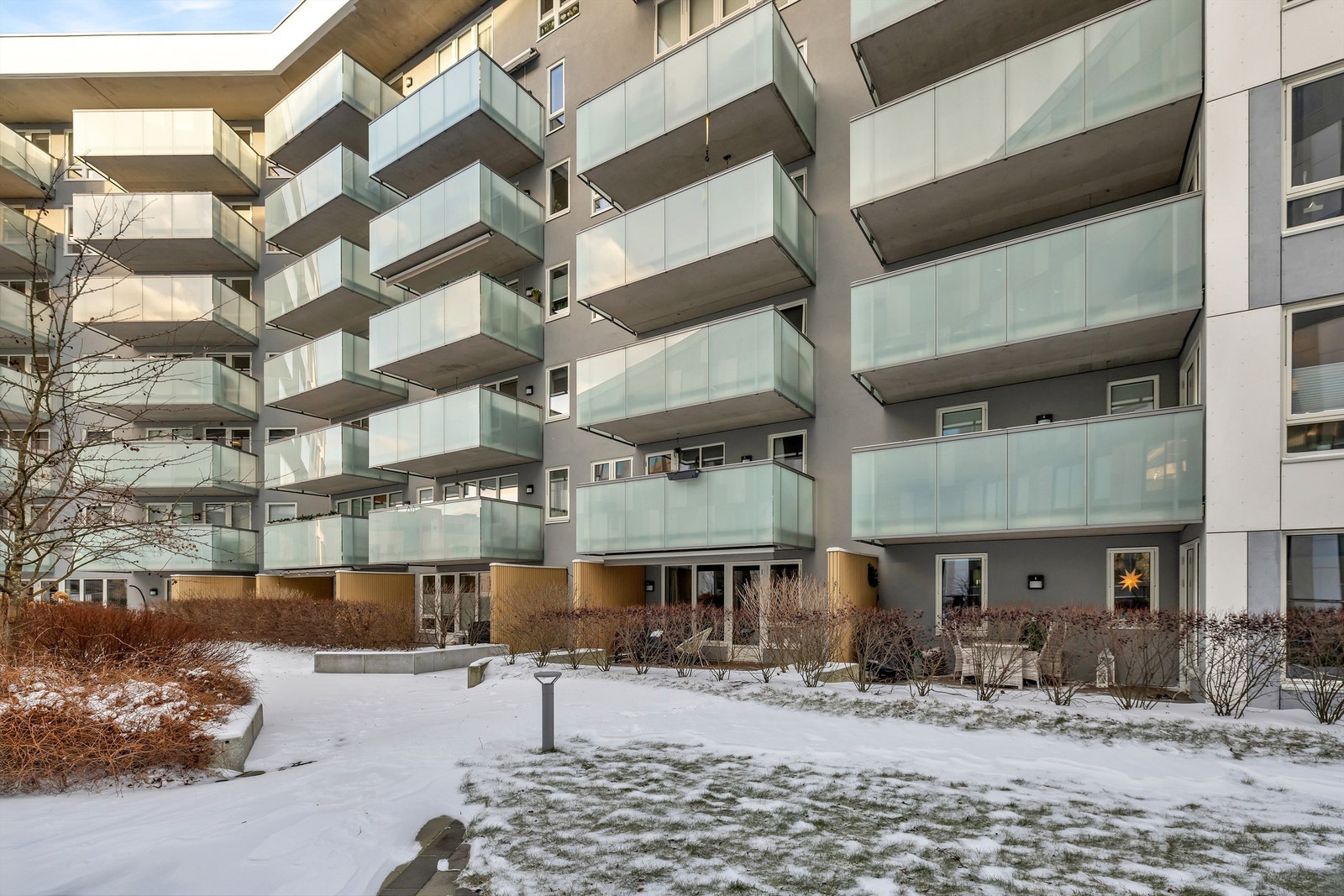 Fellesområdet i 3.etg utenfor terrasse. Der er kun beboere som har tilgang til dette uteområde Galleribilde