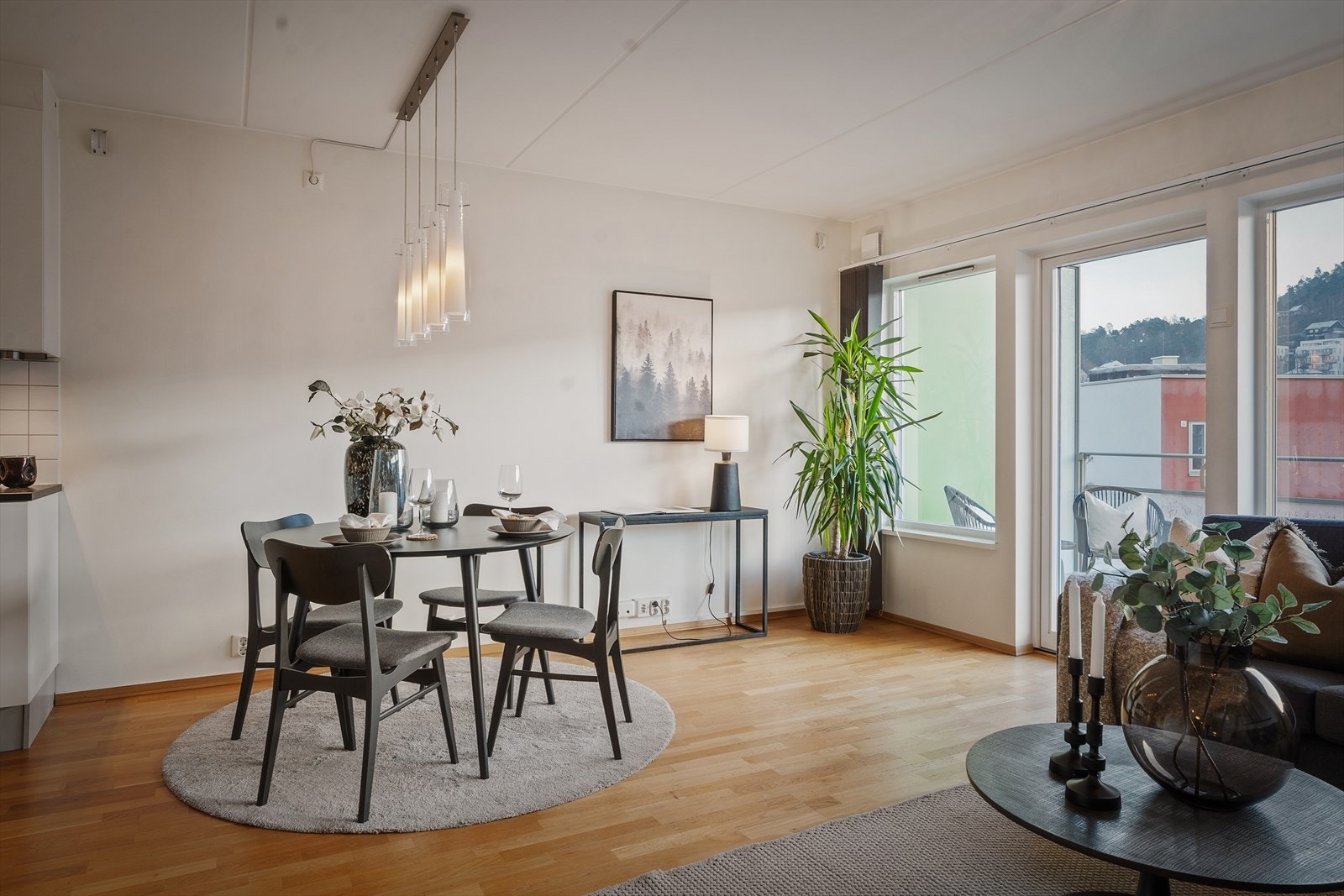 Her har vi gleden av å presentere en moderne og stilren 2-roms utsiktsleilighet i 7. etg. Galleribilde