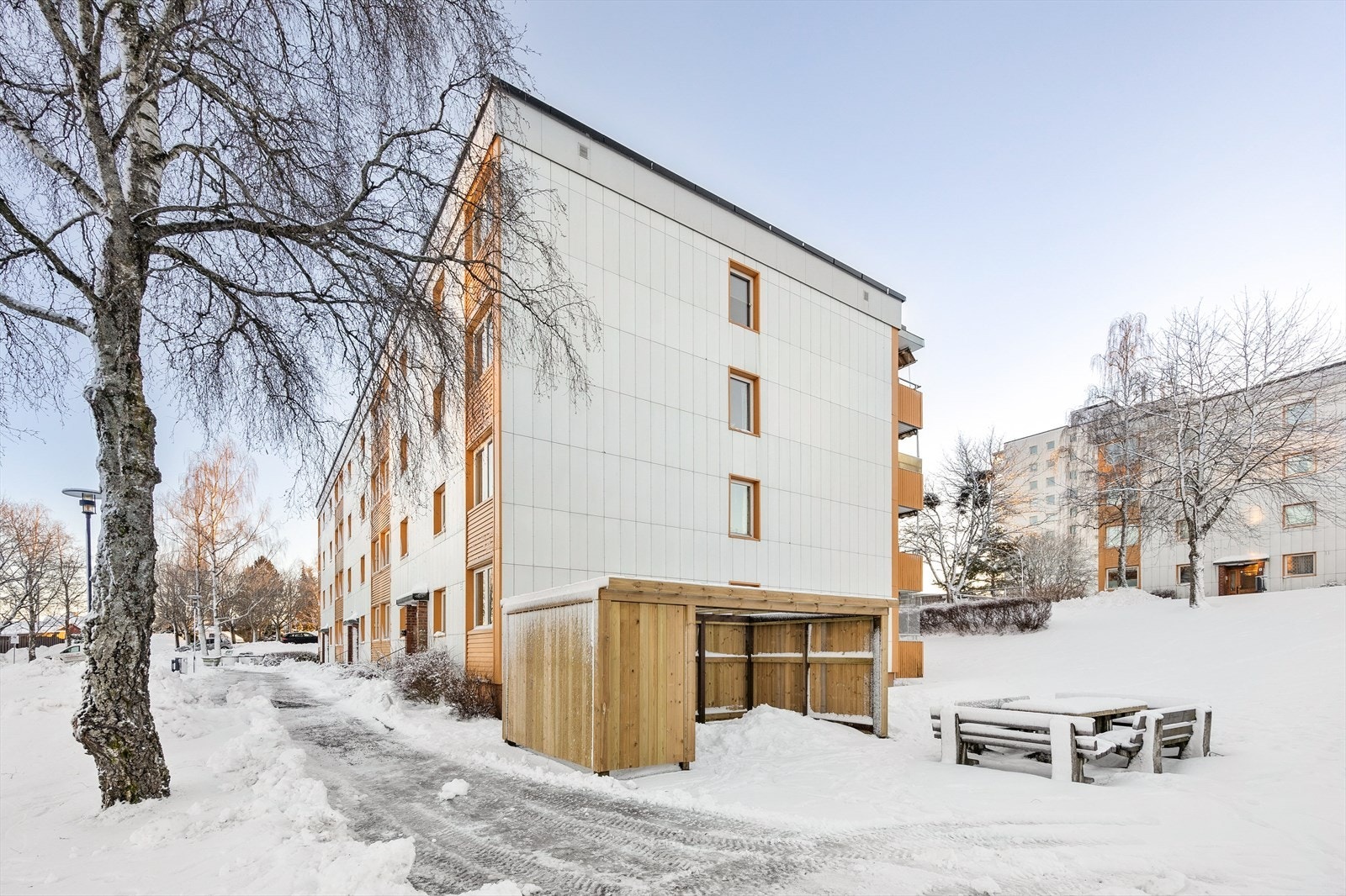 Det er kun 13 min gange til T-banen og 900 m til Grorud togstasjon Galleribilde