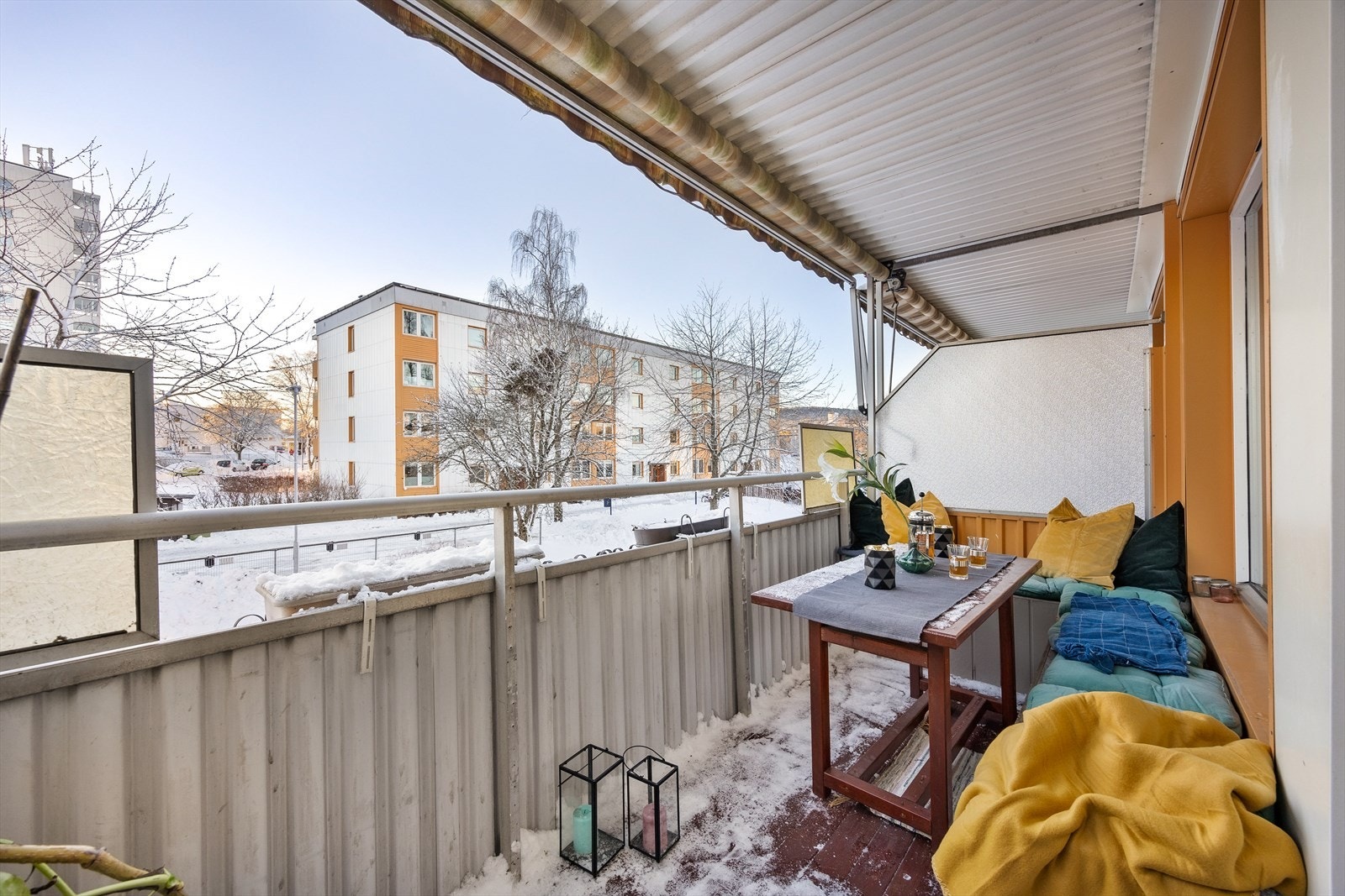 Tiltalende og romslig 4-roms med lys og gjennomgående planløsning og 7 m² sydvestvendt balkong Galleribilde