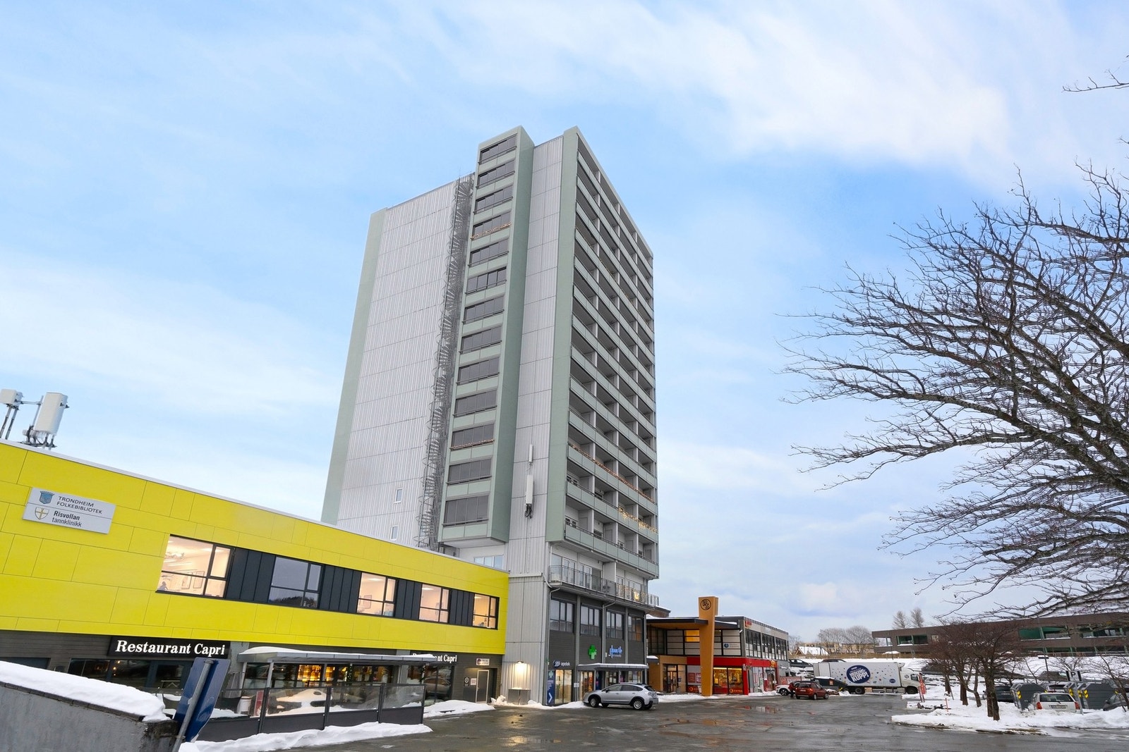 Parkeringsplass i parkeringskjeller med etablert EL-billading. Galleribilde