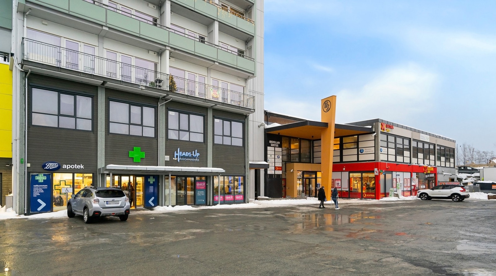 Apotek og dagligvare i 1. etasje. Galleribilde