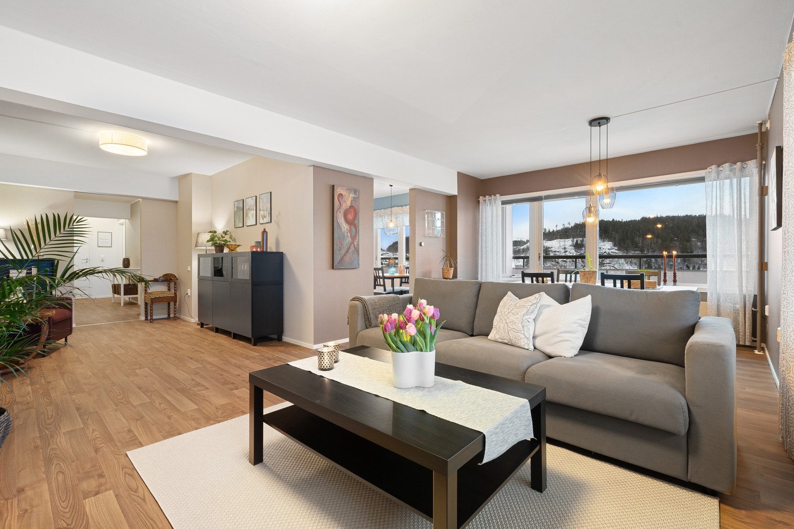 EiendomsMegler 1 v/Peder Bjørnstad har gleden av å presentere en meget flott leilighet i Ingeborg Aas veg 2! Galleribilde