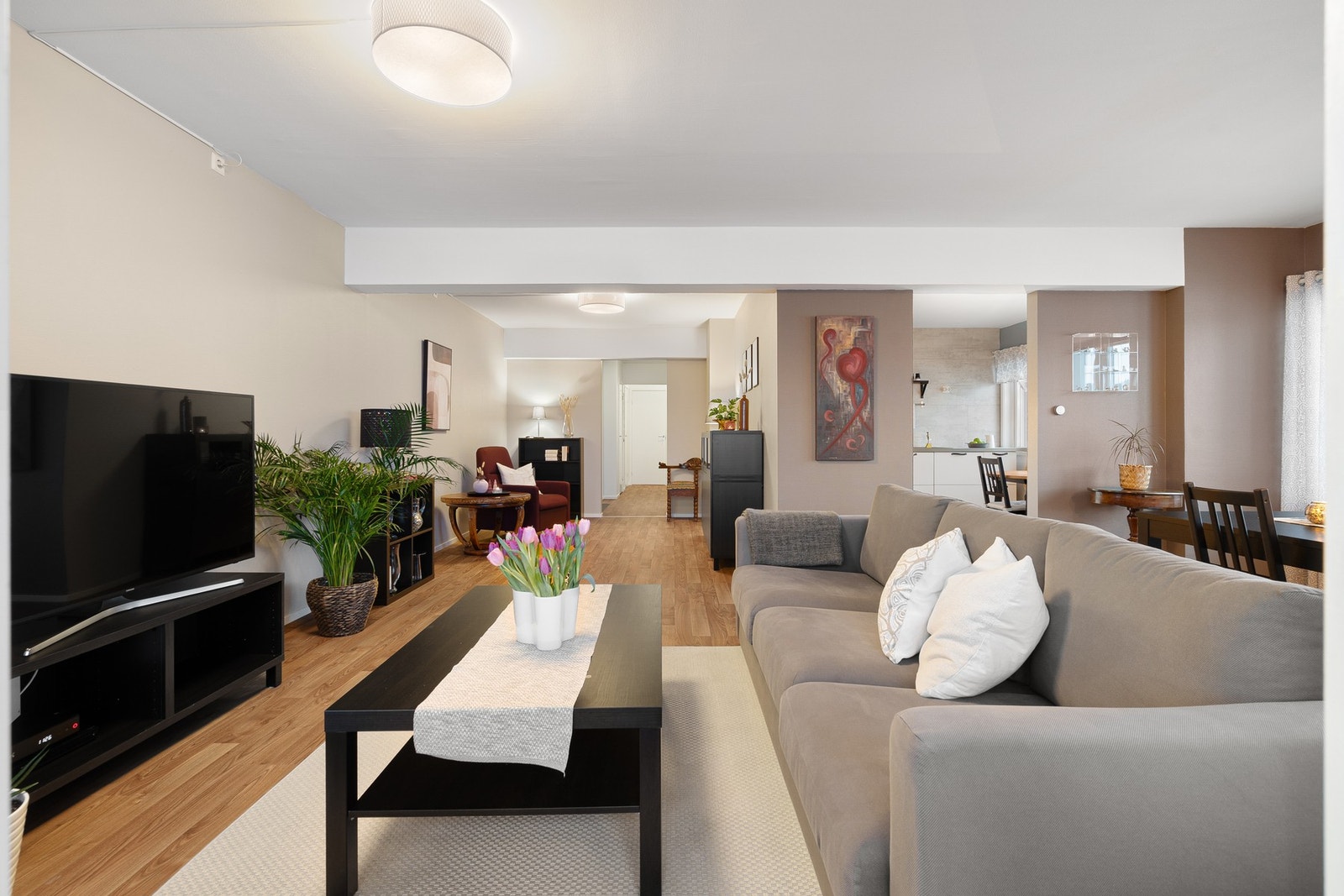 Her har man god plass til sofagruppe med tilhørende møblement. Galleribilde