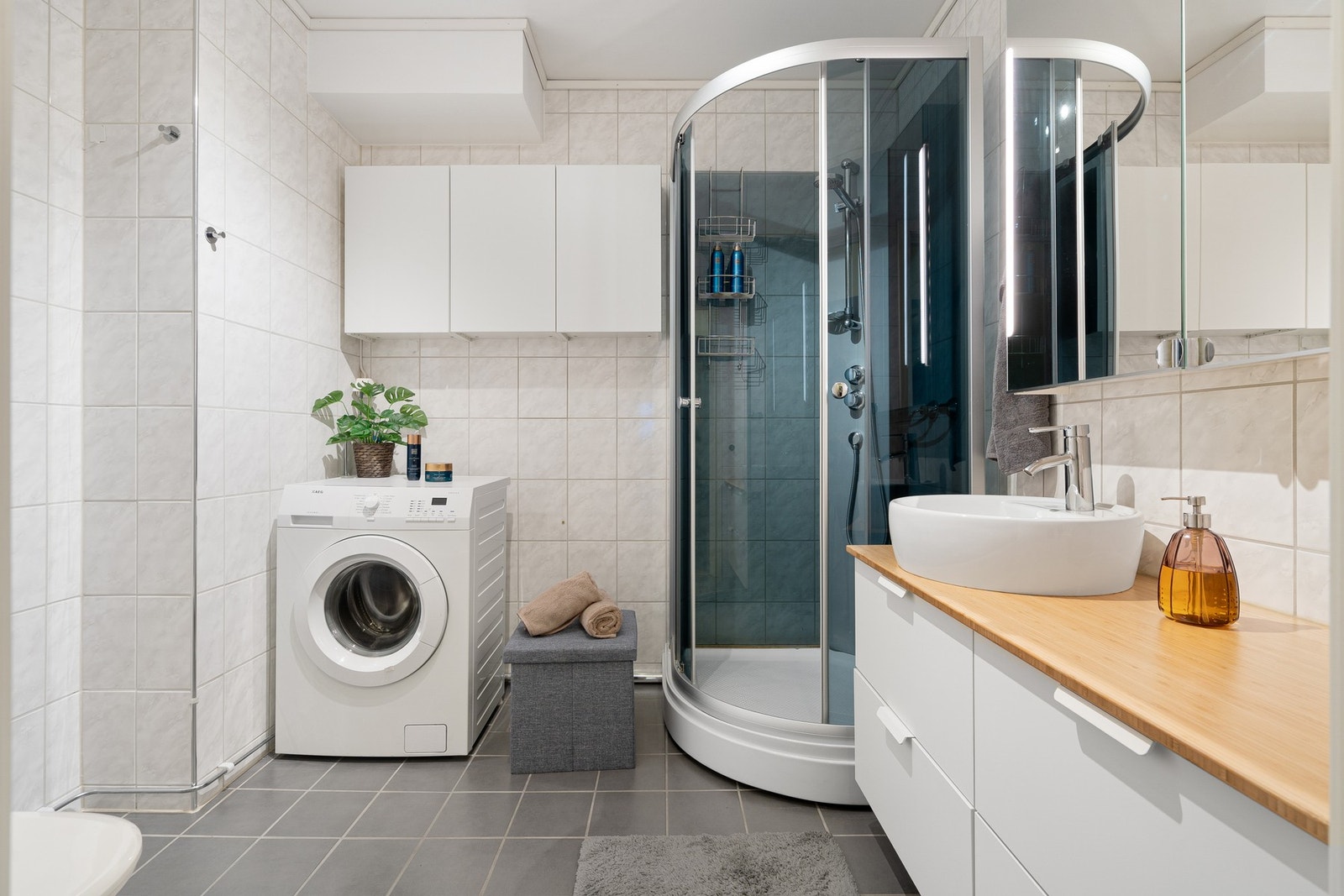 Flott flislagt baderom på 5,3 kvm. Galleribilde