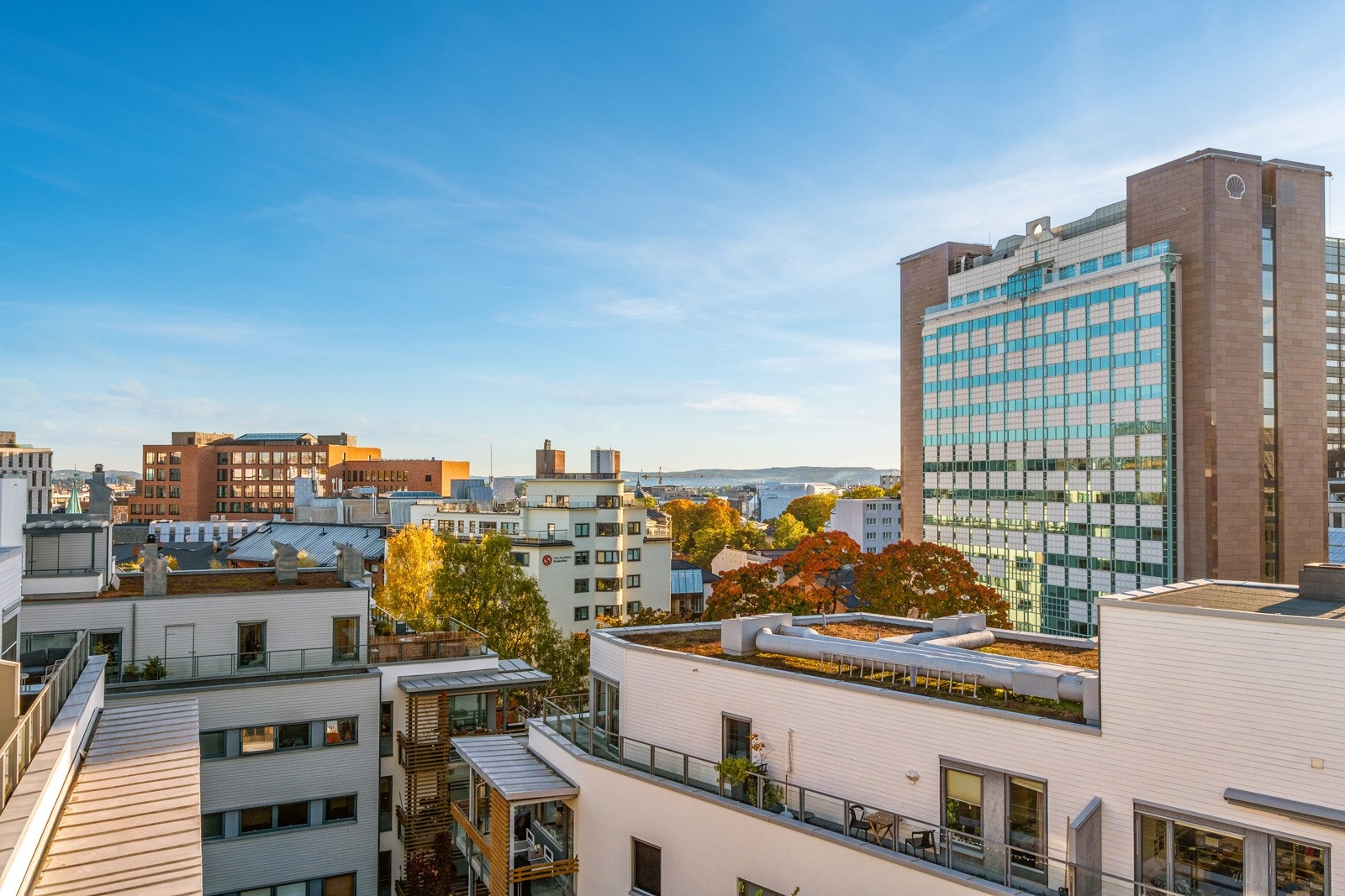 Bydelen fremstår som urban med nærhet til handlegater, shoppingsentre, uteliv, utdanningstilbud, teater, og god offentlig kommunikasjon. Galleribilde