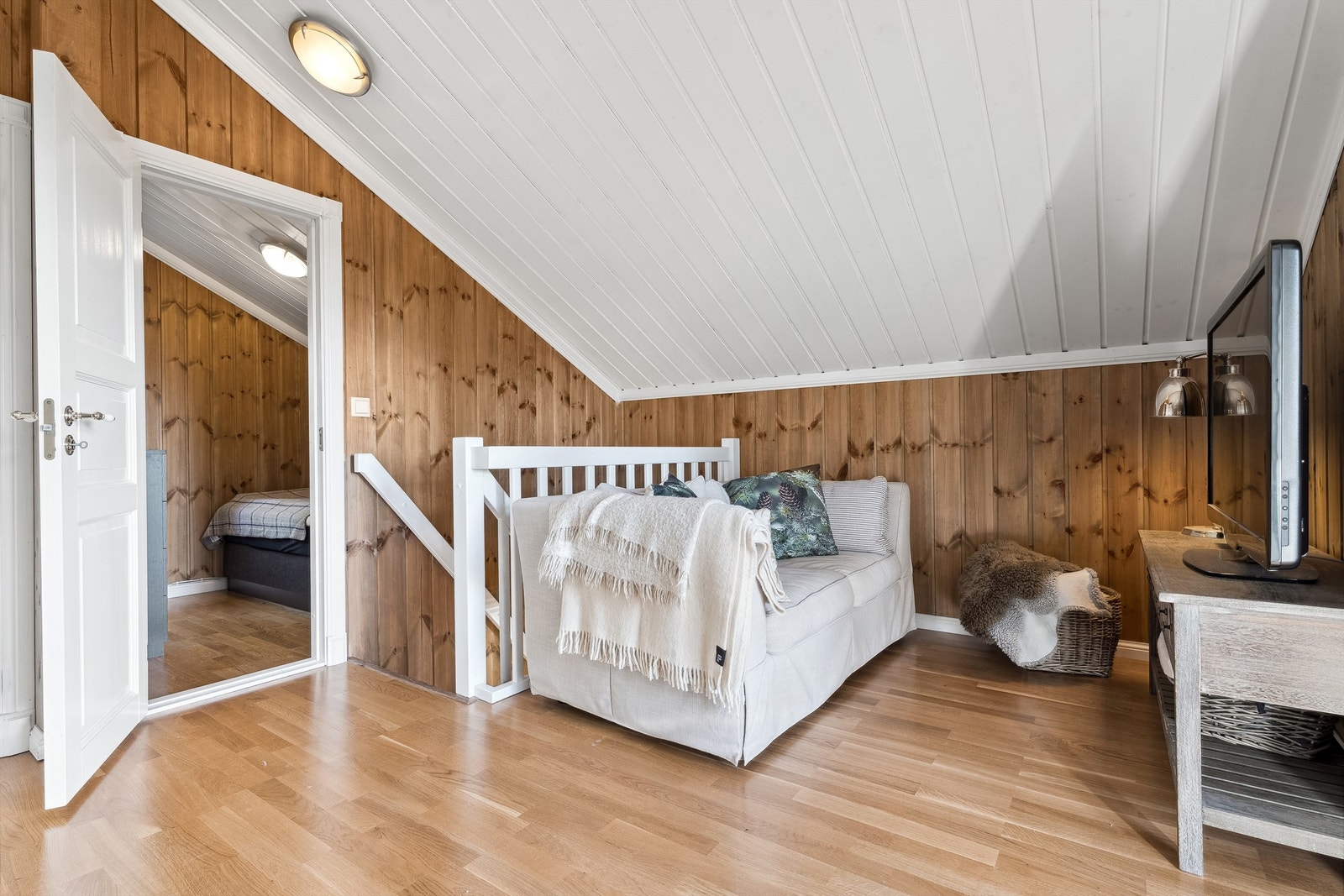 Trapp fra kjøkkenet opp til loftstue Galleribilde