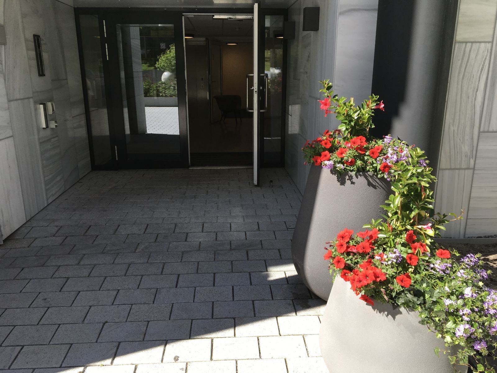 Inngangsparti til blokken Galleribilde