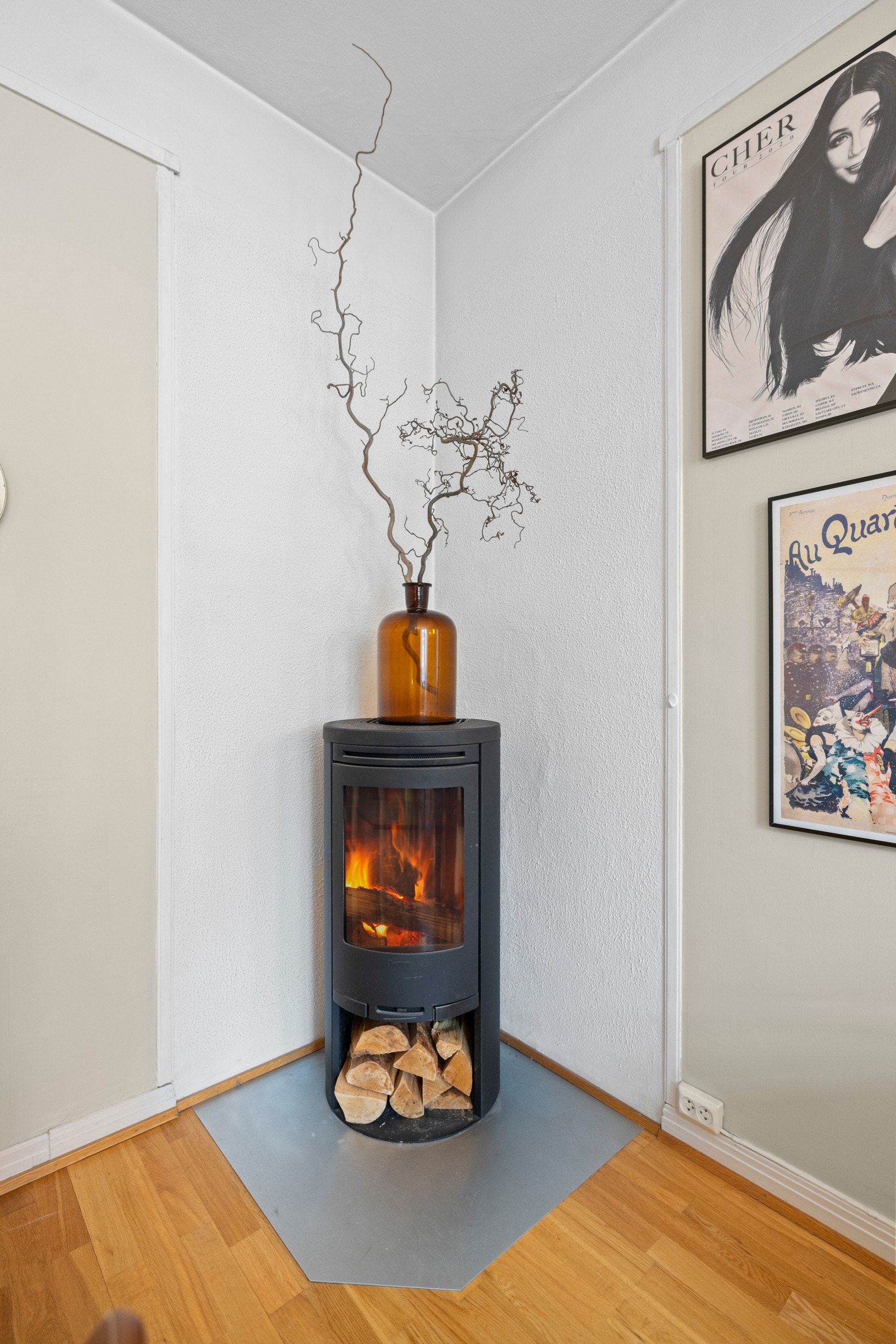 Peisovn i stuen varmer godt å kalde dager Galleribilde