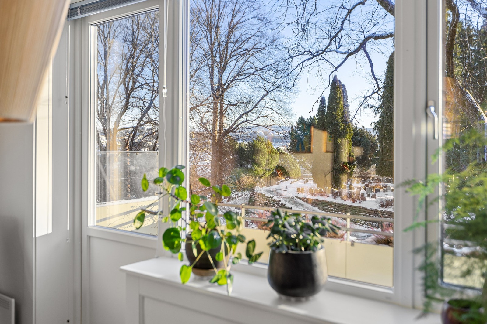 Utgang til balkongen fra stuen. Galleribilde