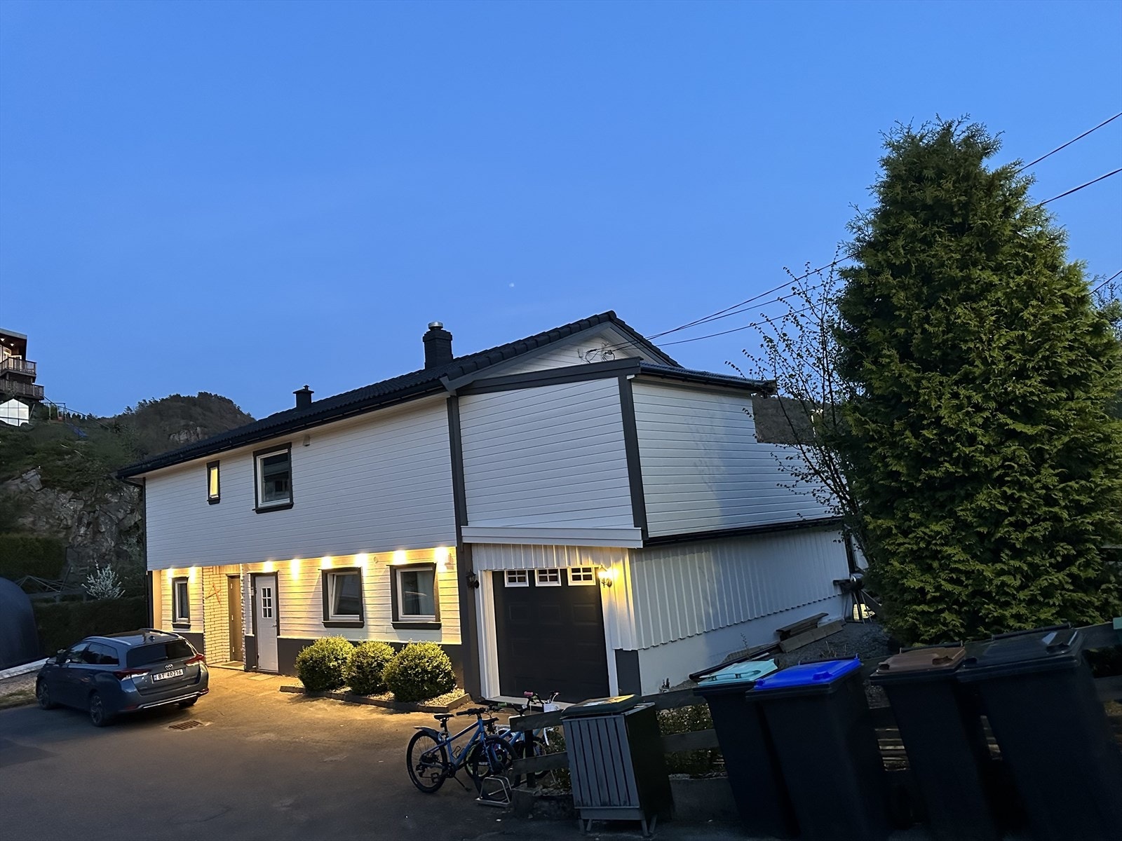 Utebelysning ved inngangsparti og garasje Galleribilde