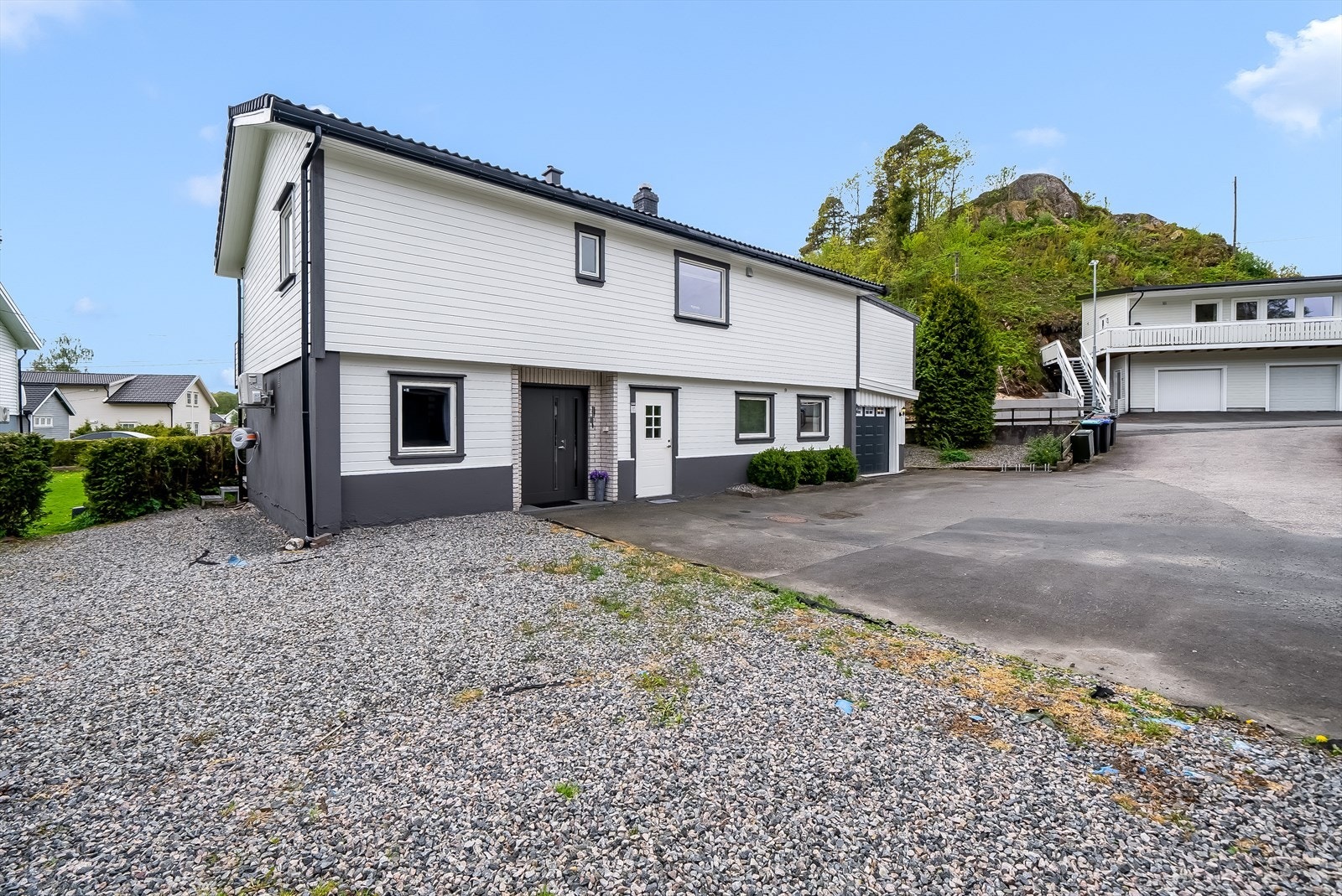 Inngangsparti på bakside Galleribilde