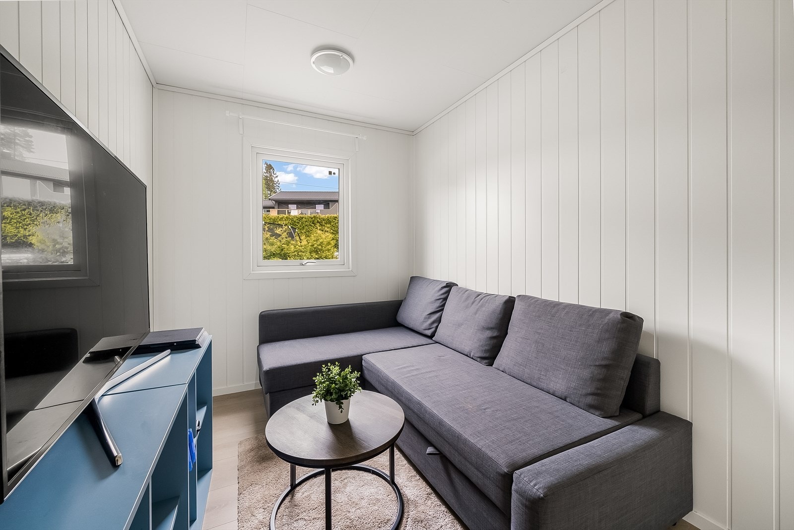 TV-stue/soverom (endret fra 2 boder, vindu montert) Galleribilde