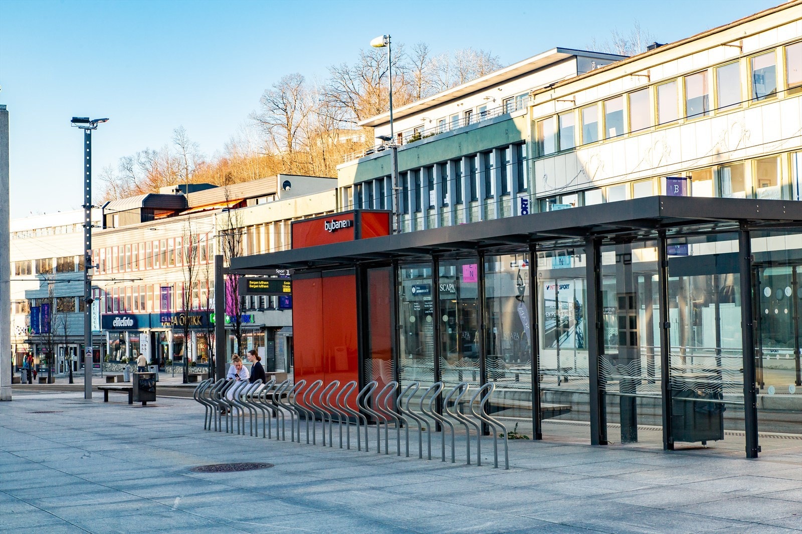 - Nesttun sentrum er bare en kort kjøretur fra huset - Galleribilde