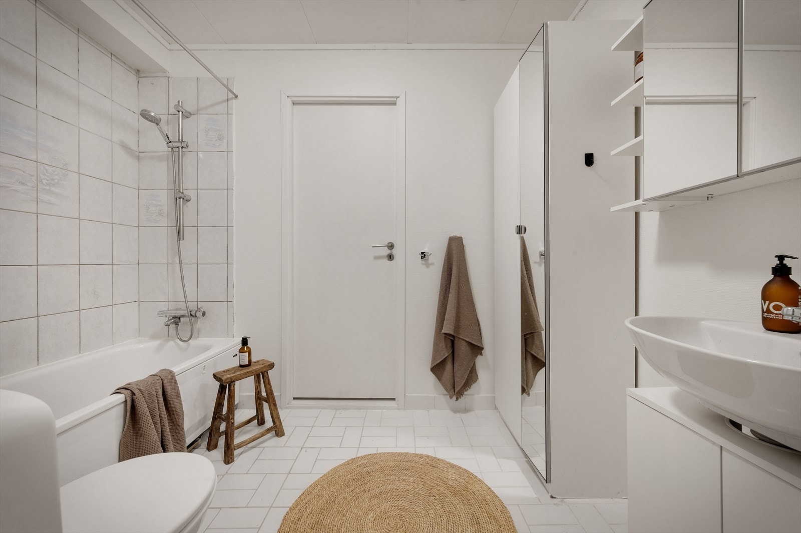 - Her har du badekar som gir en ekstra spa-følelse i ditt eget hjem - Galleribilde
